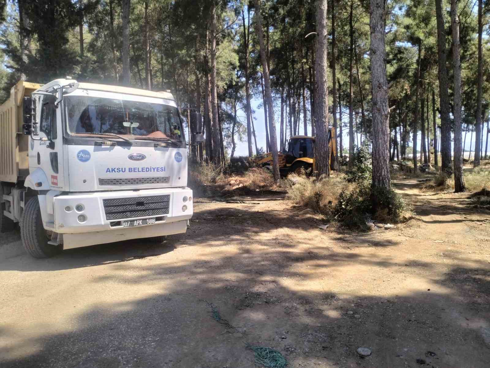 Aksu Belediyesi yangın riskine karşı sahada