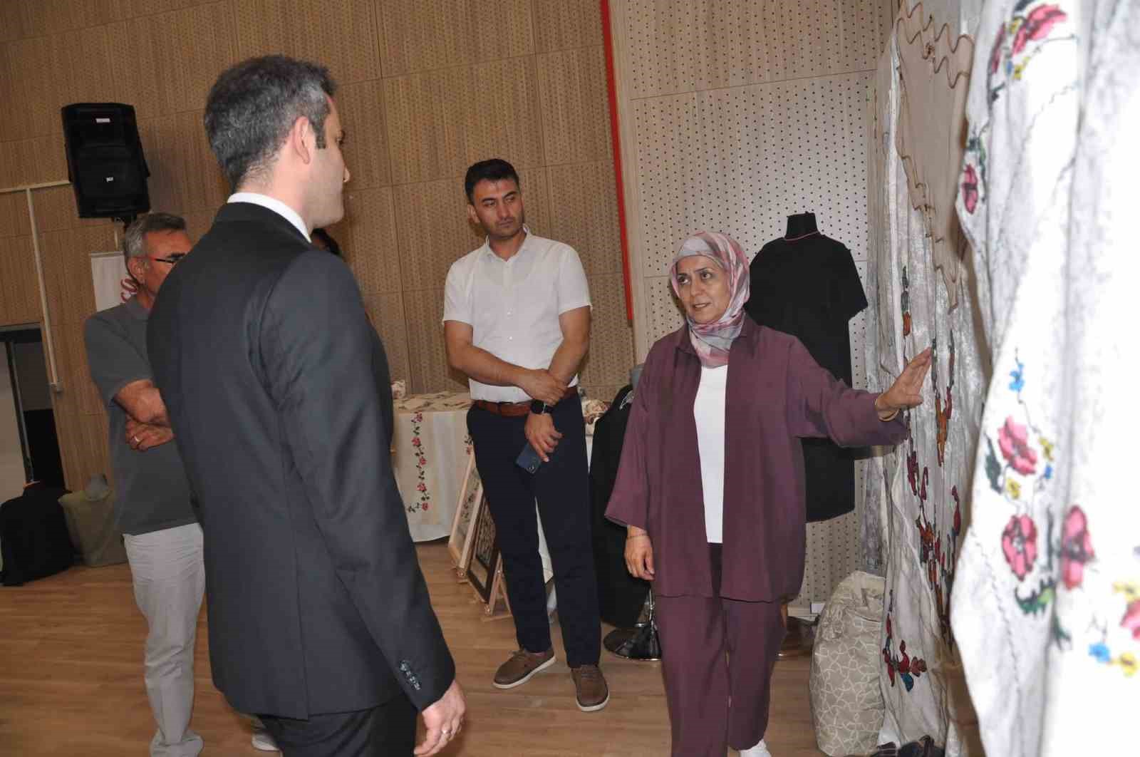 MASMEK Selendi’de yıl sonu sergisi büyük ilgi gördü
