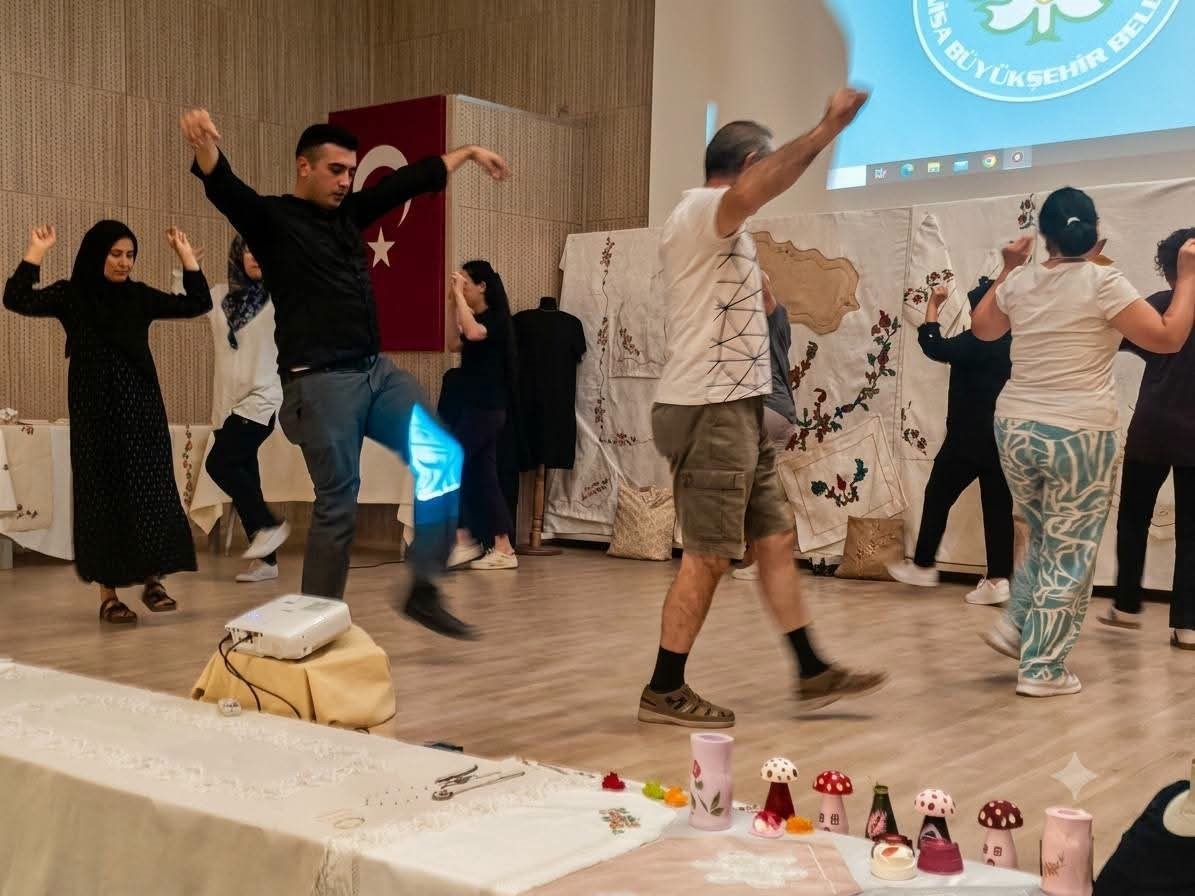 MASMEK Selendi’de yıl sonu sergisi büyük ilgi gördü