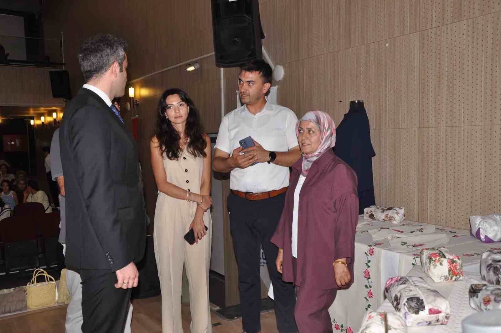 MASMEK Selendi’de yıl sonu sergisi büyük ilgi gördü