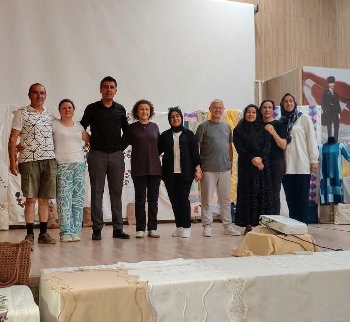 MASMEK Selendi’de yıl sonu sergisi büyük ilgi gördü