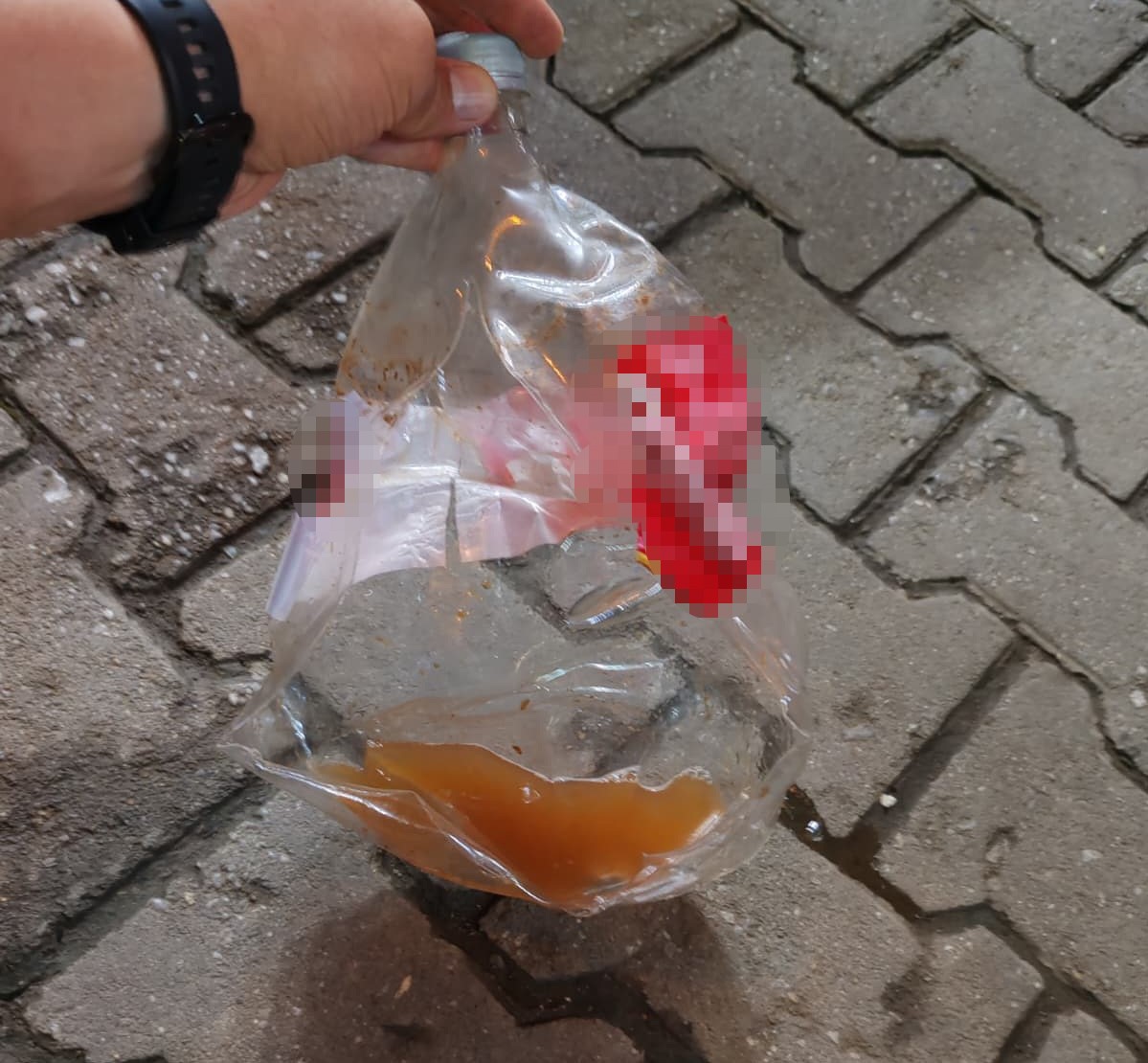 Manisa’da sirke şişesi bomba gibi patladı