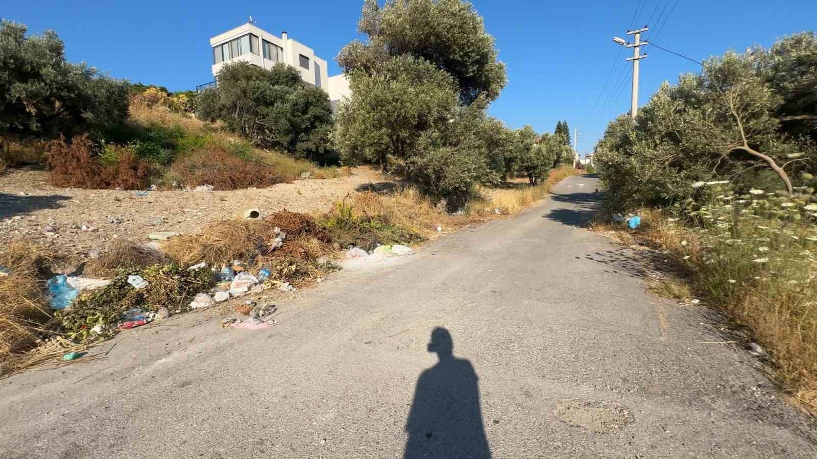Yol kenarları çöple doldu, mahalleli isyan etti