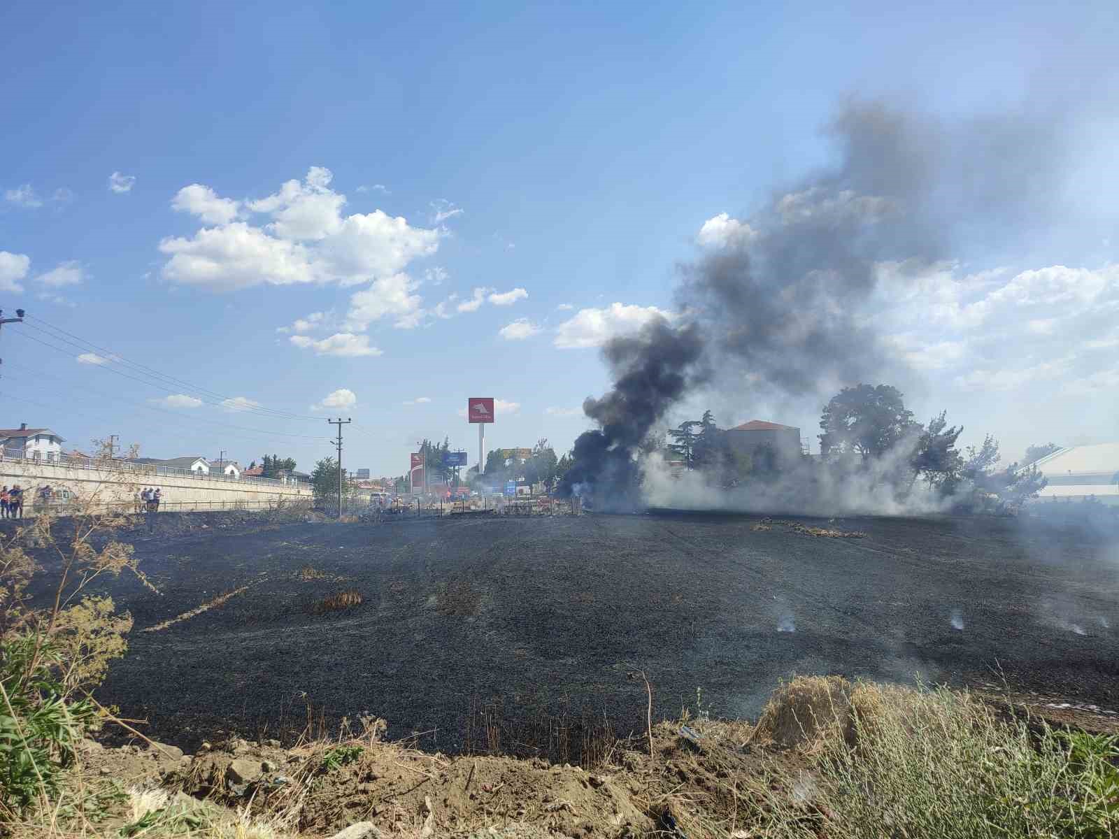Keşan’da buğday tarlasında çıkan yangın akaryakıt istasyonuna sıçramadan söndürüldü