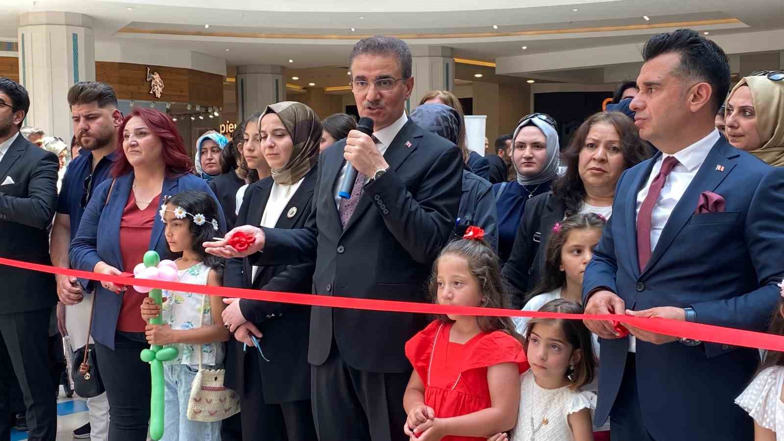 Erzurum’da koruyucu aile farkındalık sergisi yoğun ilgi gördü