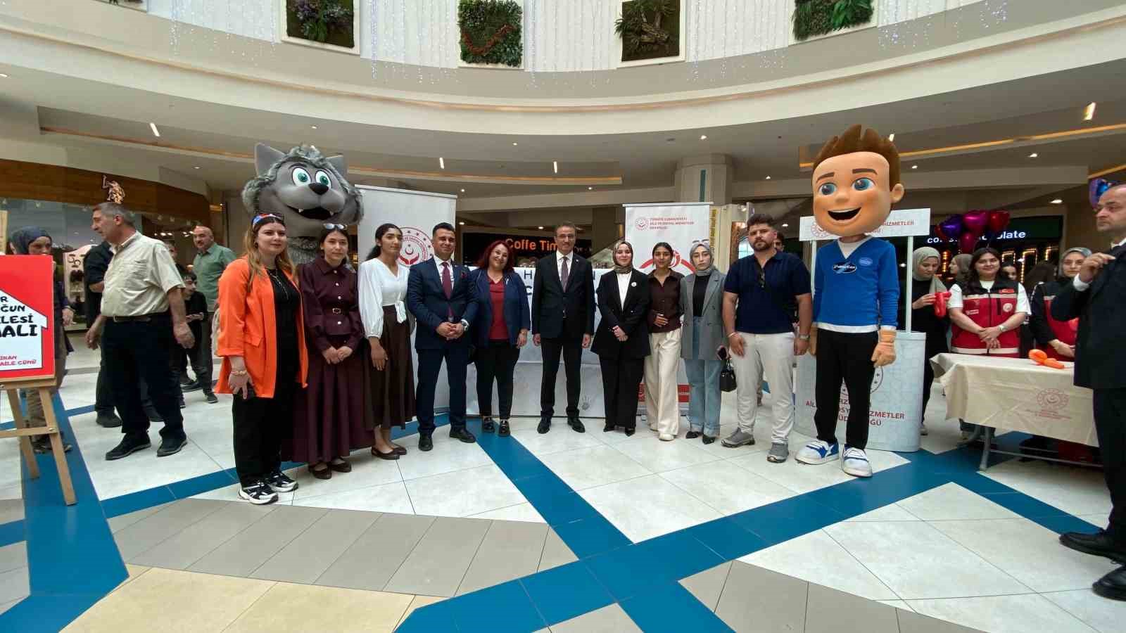 Erzurum’da koruyucu aile farkındalık sergisi yoğun ilgi gördü