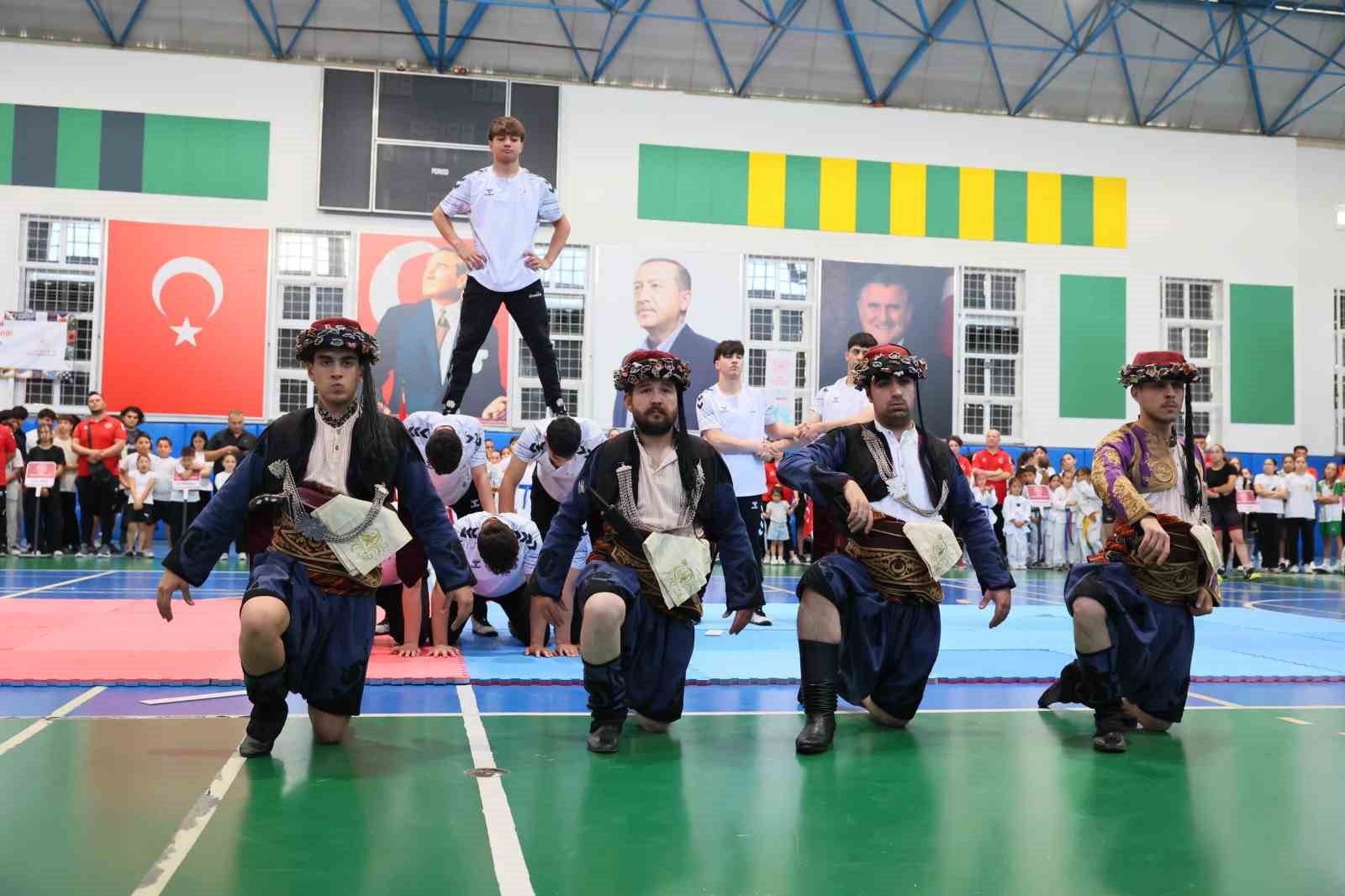 Denizli’de GSB Spor Okulları törenle açıldı