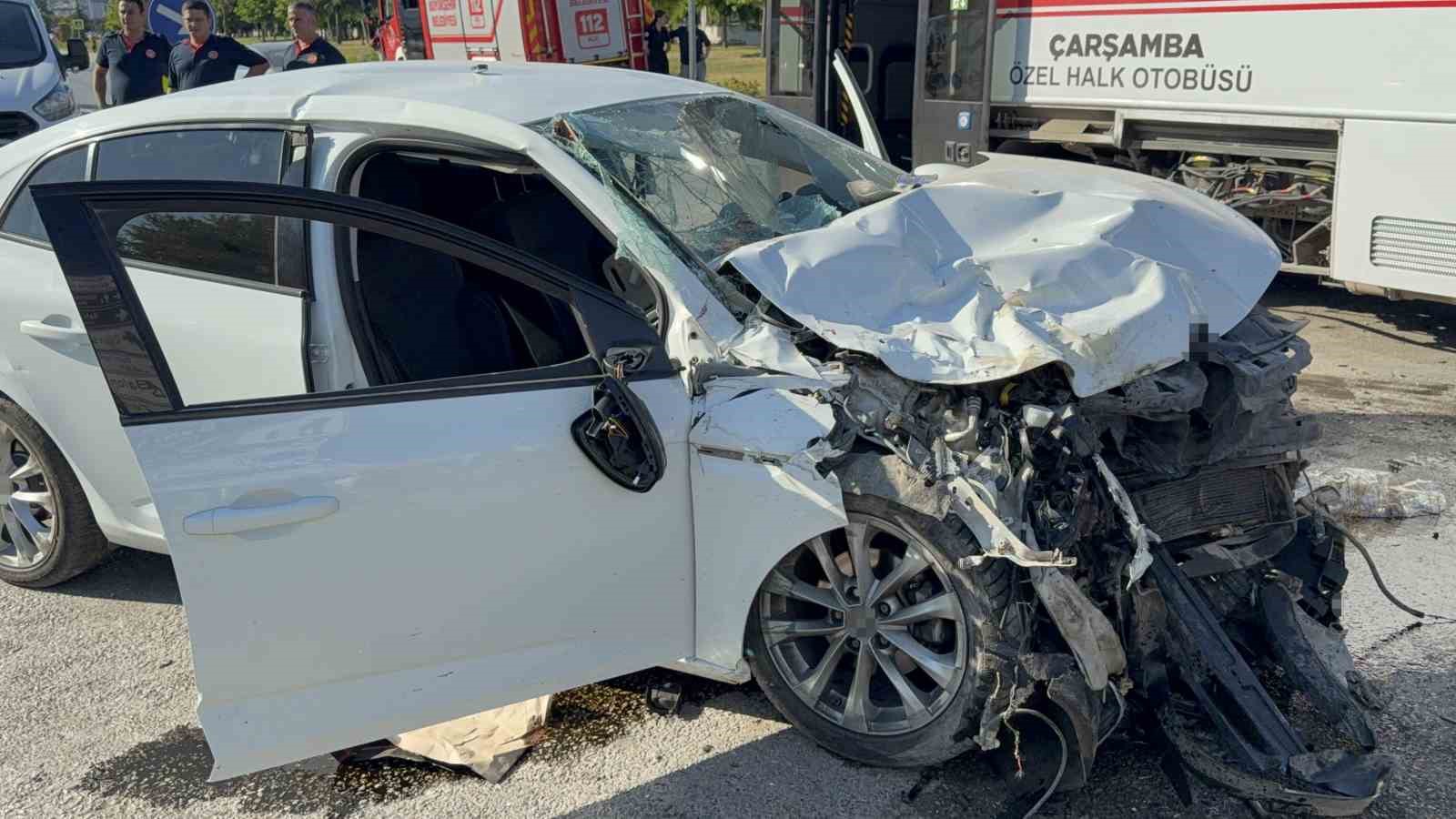 Samsun’da otomobil ile halk otobüsü çarpıştı: 7 yaralı
