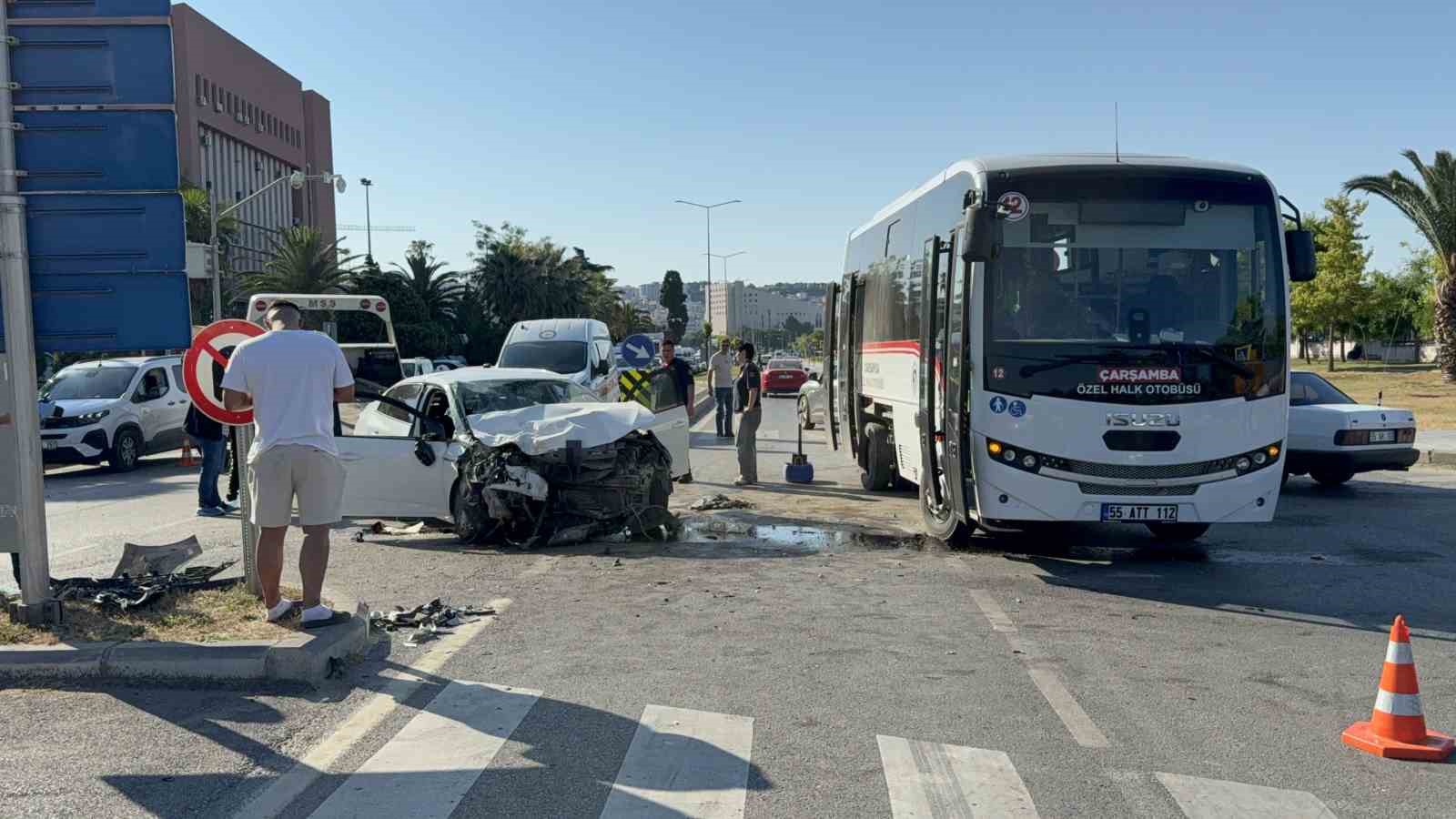 Samsun’da otomobil ile halk otobüsü çarpıştı: 7 yaralı