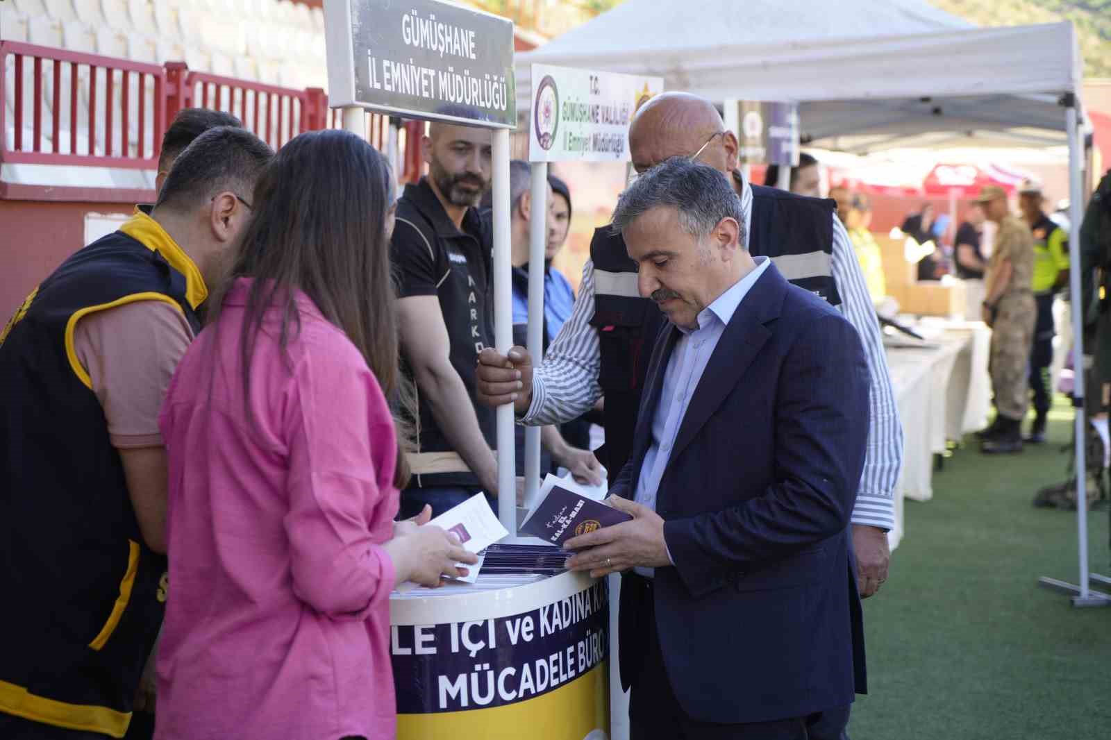 Gümüşhane’de çocuklar spor şenliğinde eğlenceli vakit geçirdi