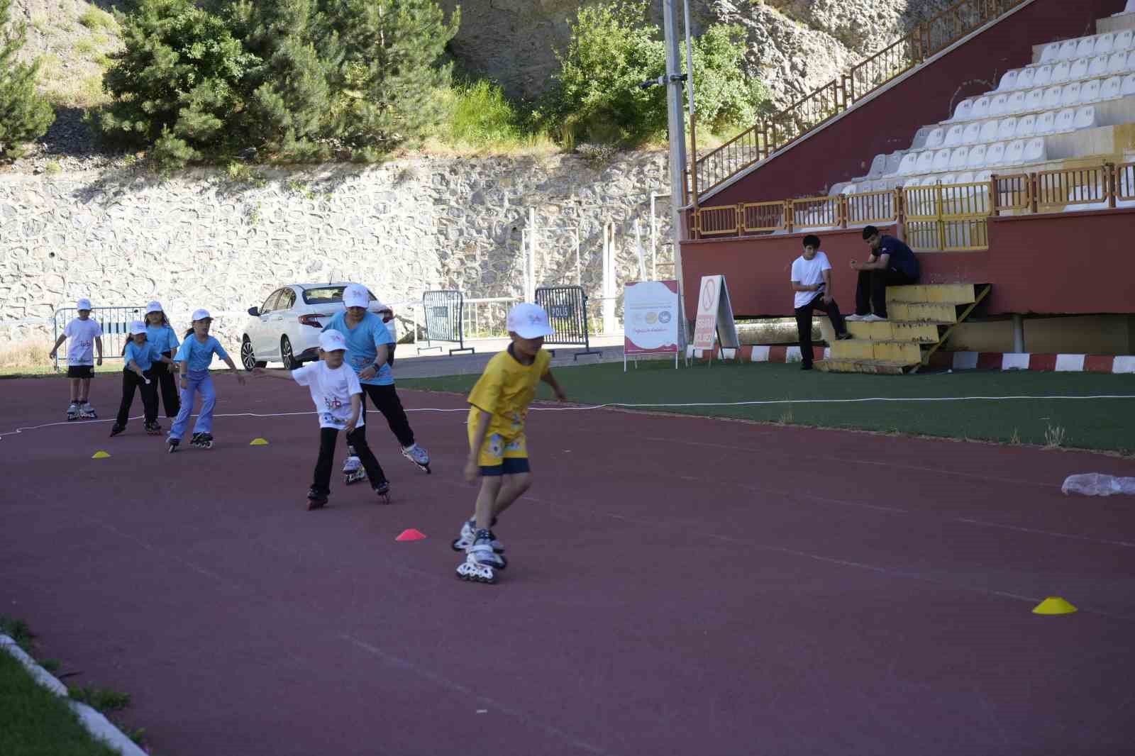 Gümüşhane’de çocuklar spor şenliğinde eğlenceli vakit geçirdi