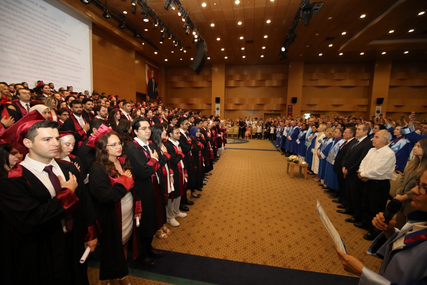 AÜ Tıp Fakültesi’nde 238 genç hekim yemin ederek mezun oldu
