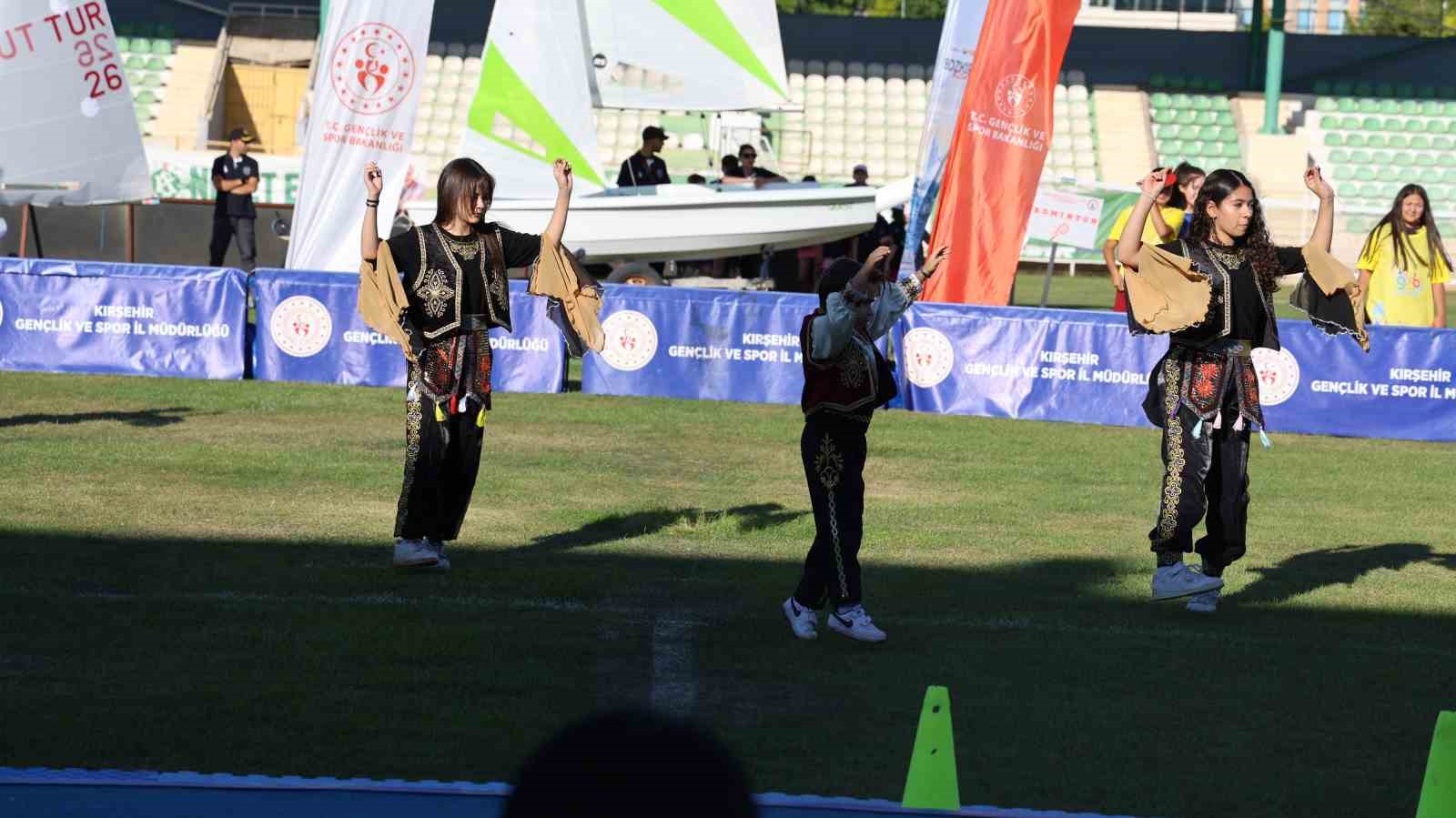 Kırşehir’de Yaz Spor Okulları 32 branşta coşkulu törenle açıldı