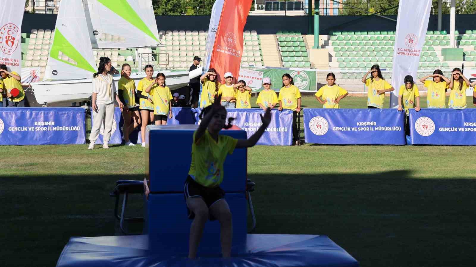 Kırşehir’de Yaz Spor Okulları 32 branşta coşkulu törenle açıldı