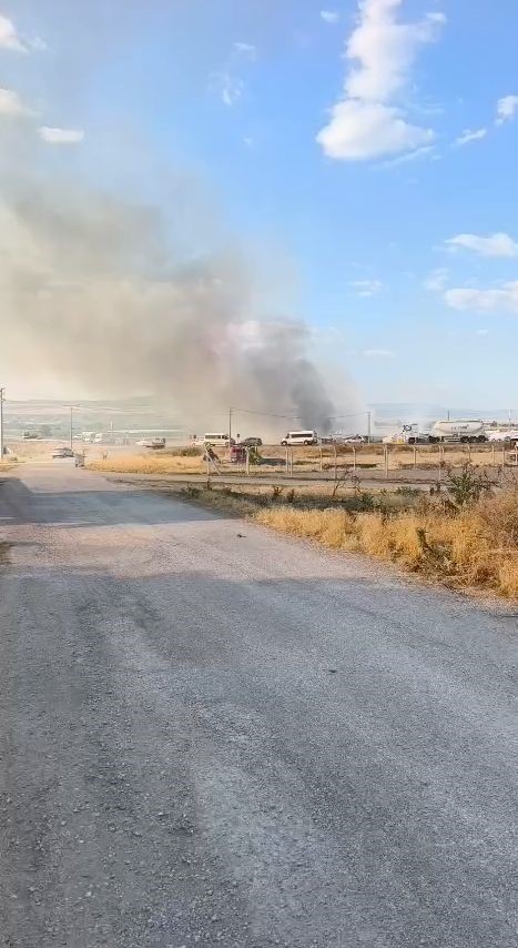 Tarım işçilerinin yaktığı otlar paniğe neden oldu