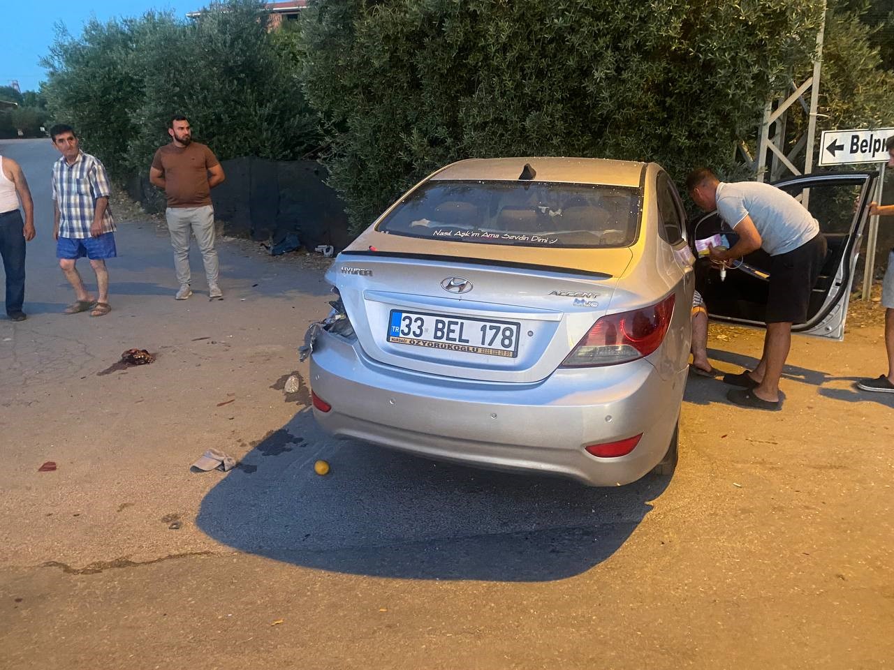 Üç tekerli elektrikli motosiklet otomobille çarpıştı: 4 yaralı