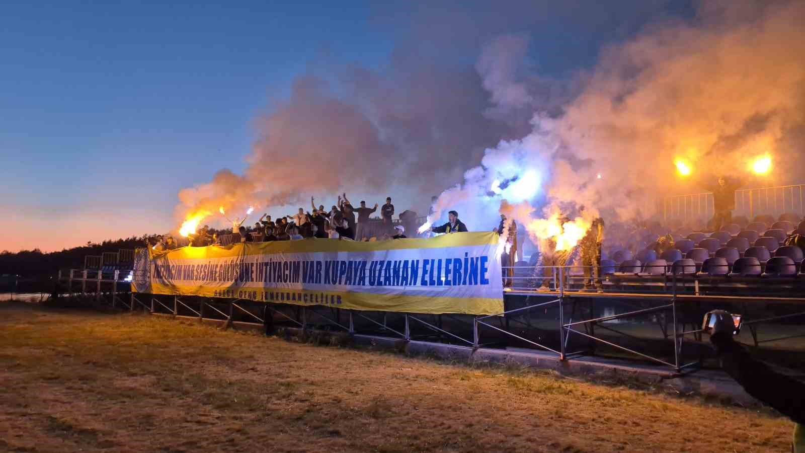 Fenerbahçeli futbolculara taraflardan akşam sürprizi