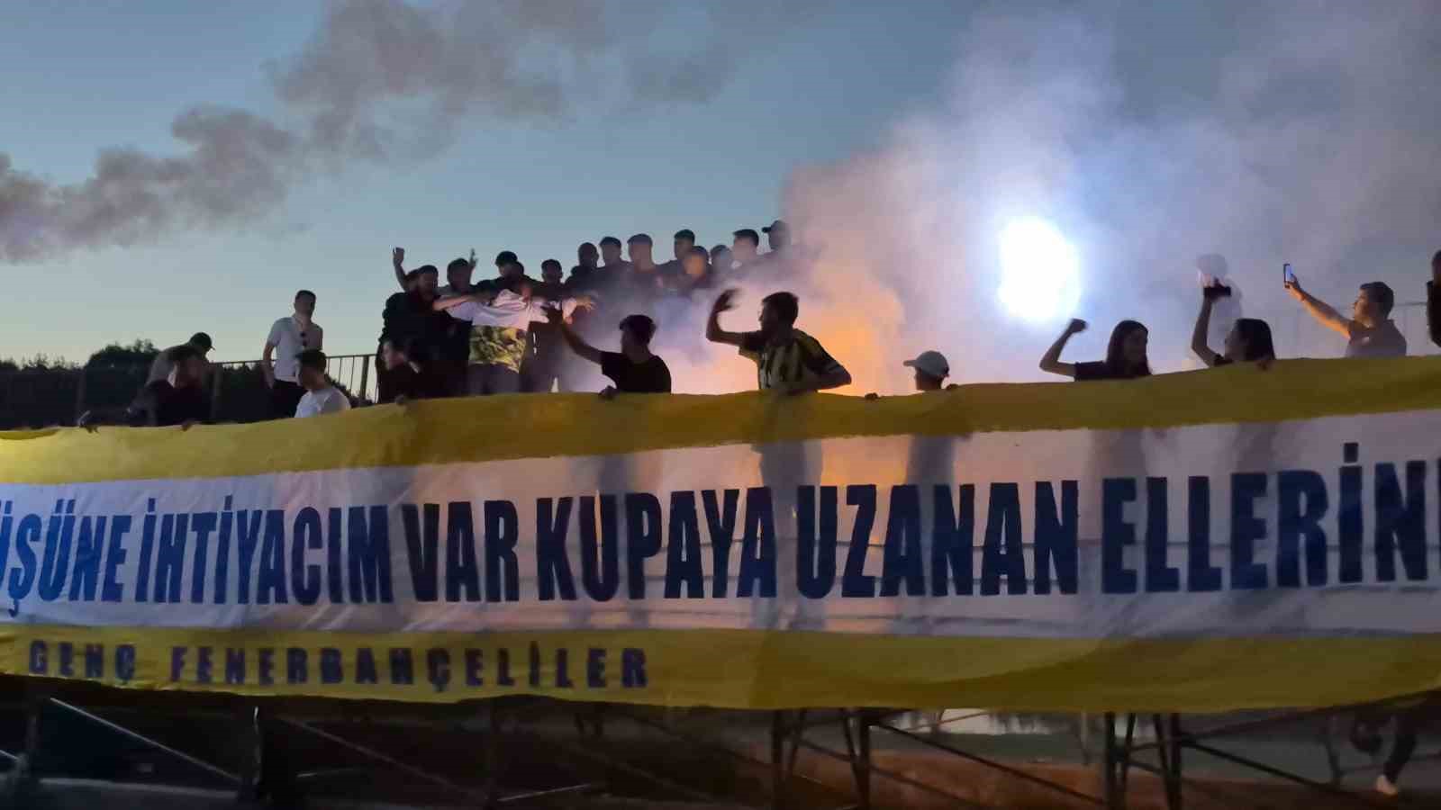 Fenerbahçeli futbolculara taraflardan akşam sürprizi