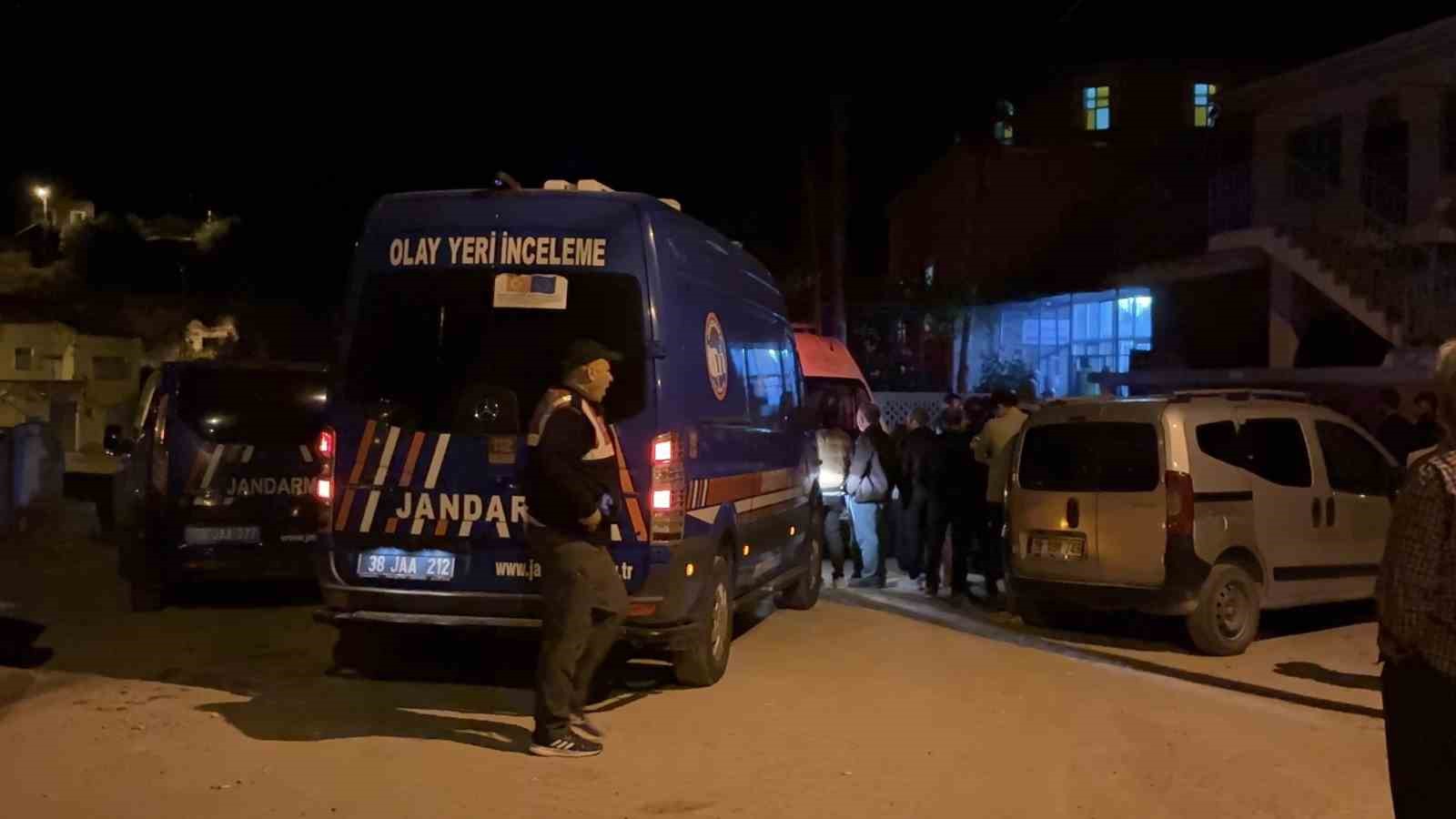 Camide 2 kişiyi bıçakla öldüren saldırganın asıl hedefi imammış