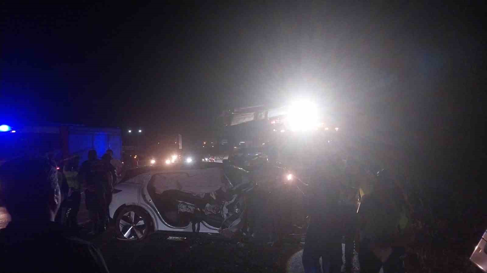 Ankara’da servis aracı yol kenarına devrildi: 8 yaralı