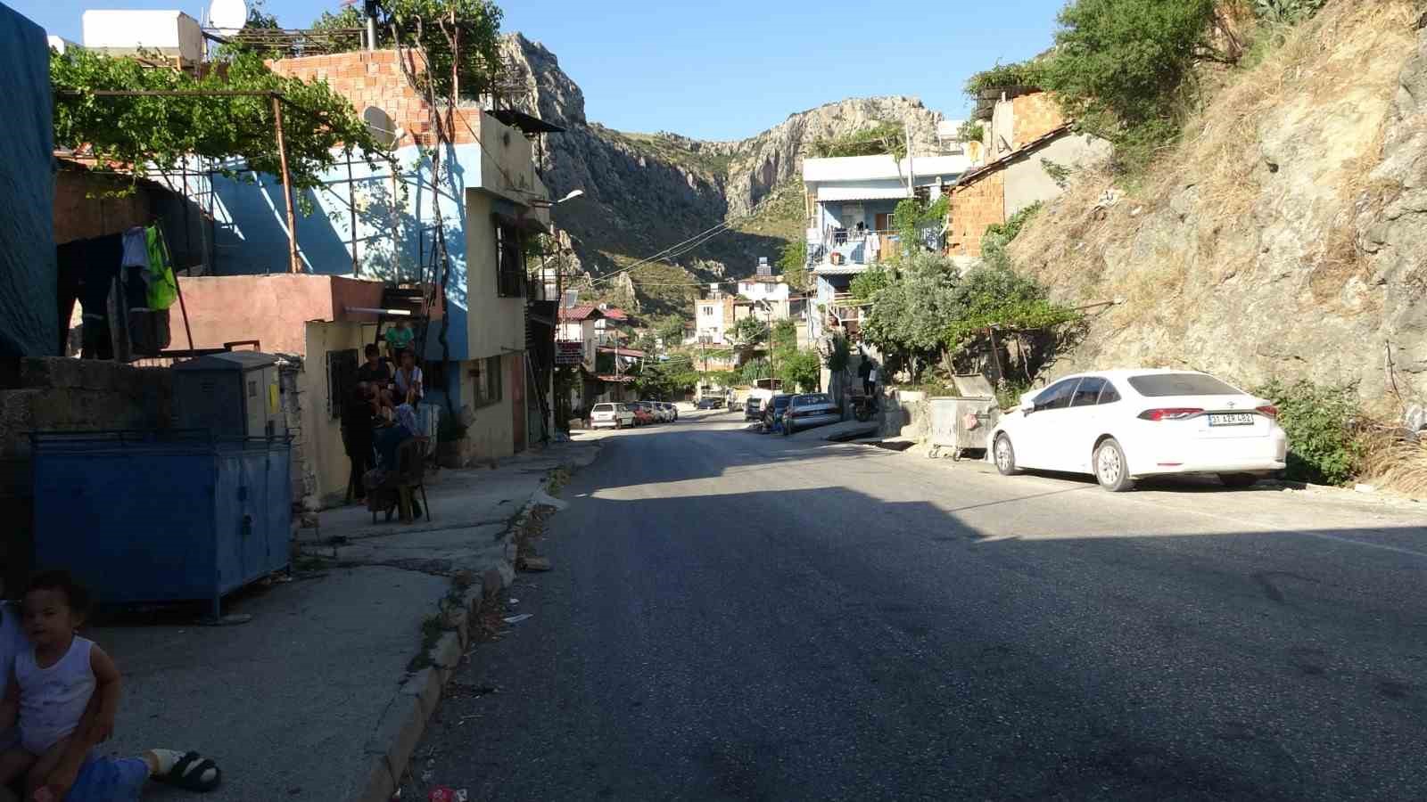 Motosikleti rahat tavırlarla çalan hırsızın o anları kamerada