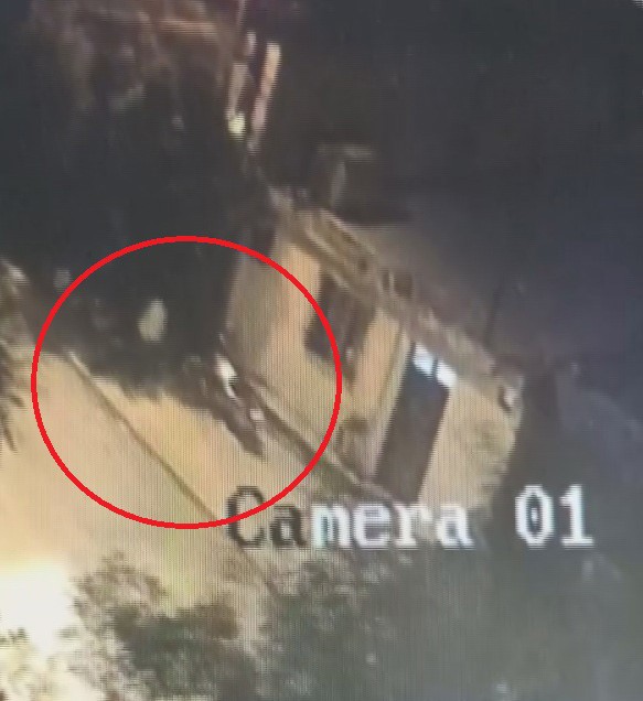 Motosikleti rahat tavırlarla çalan hırsızın o anları kamerada