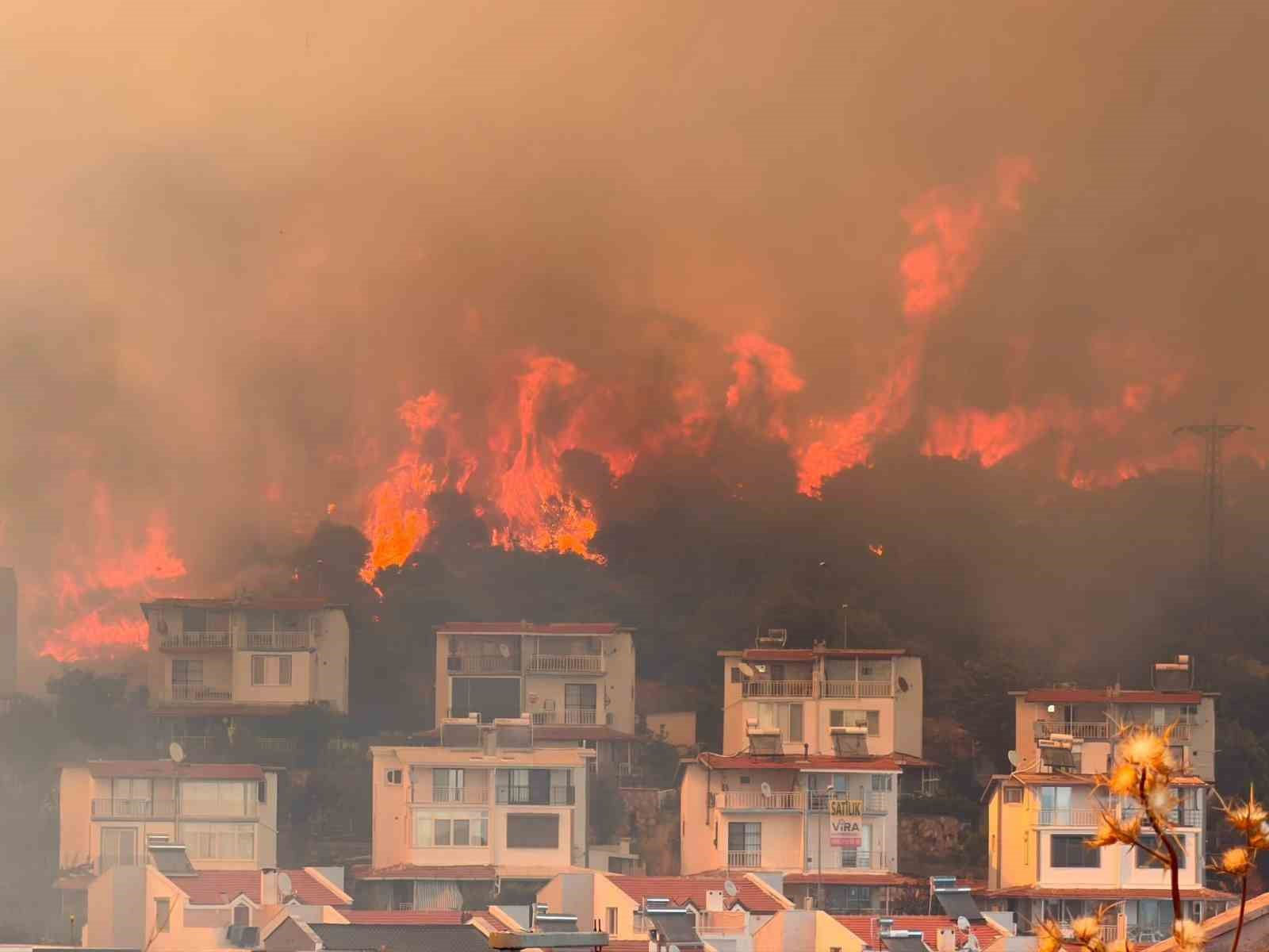 İzmir’de makilik alandaki yangın kontrol altında