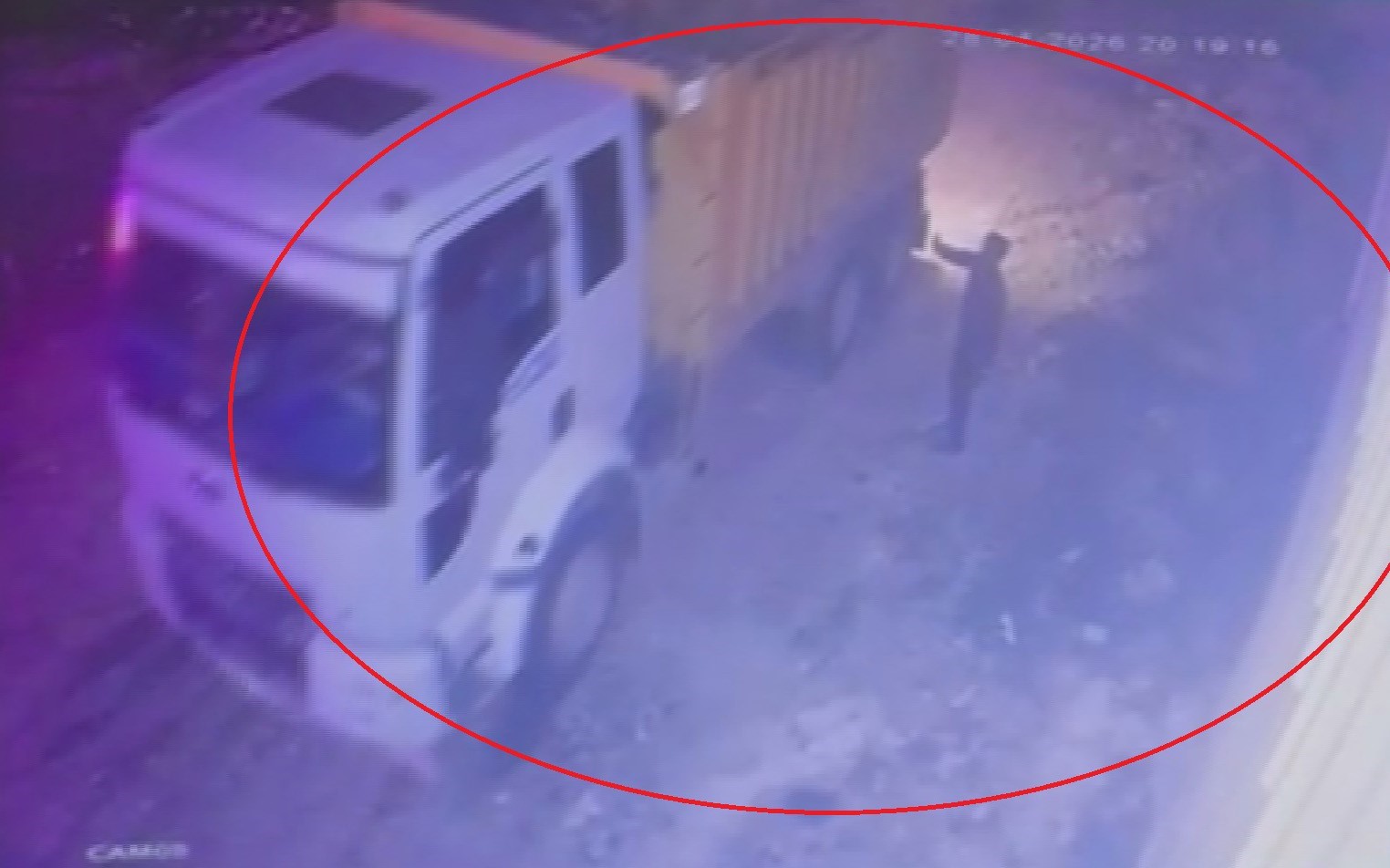 Arazisine moloz döken kamyonları kamerayla yakalayan esnaf ‘yanlışlıkla döktük’ sözleriyle neye uğradığını şaşırdı