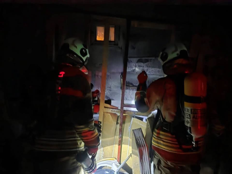 Antakya’da iş yeri alevlere teslim oldu