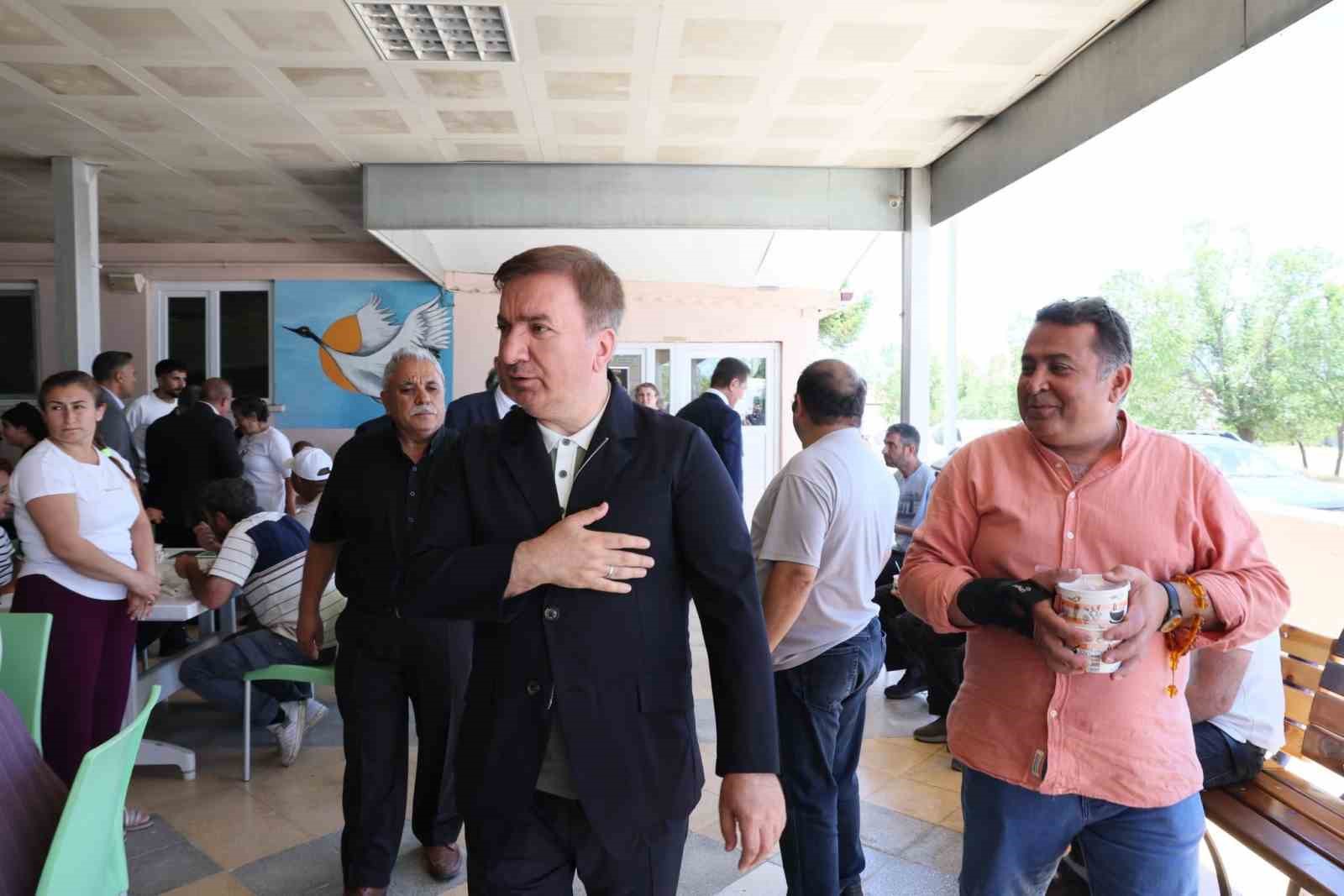 Ulalar Cemevinde aşure dağıtım programı düzenlendi