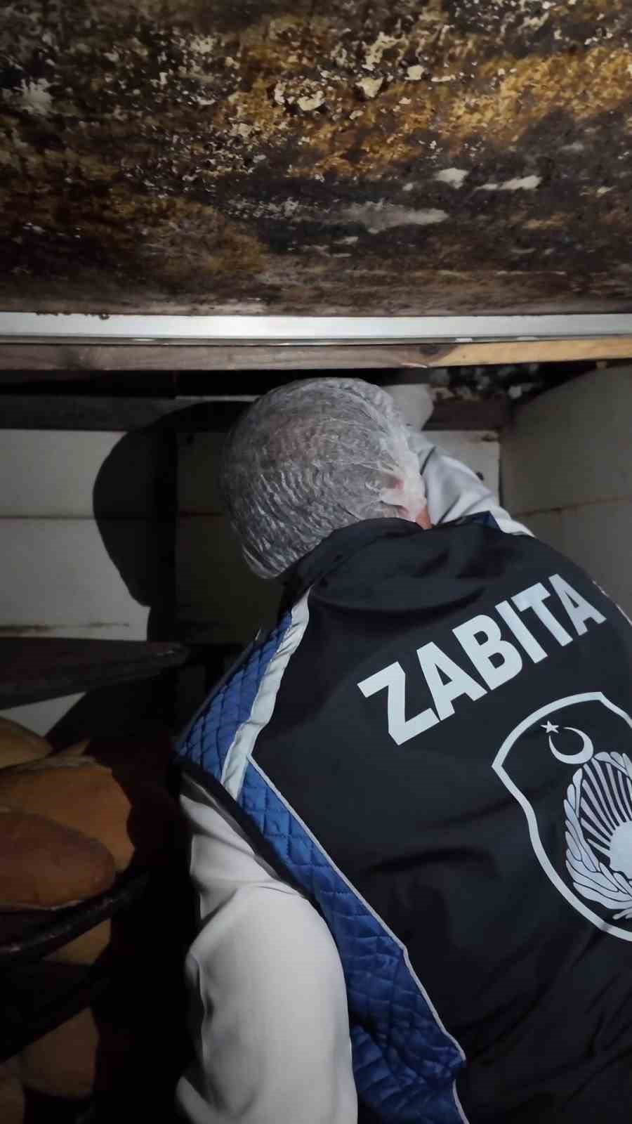 Böceklerin ve sigara izmaritlerinin yerlerde gezdiği fırında mide bulandıran görüntüler ortaya çıktı