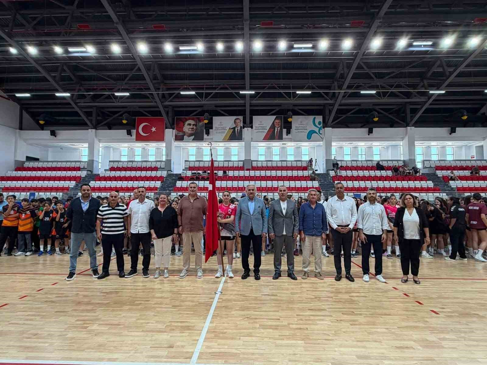 Minik hentbolcuların Türkiye şampiyonası Aydın’da başladı