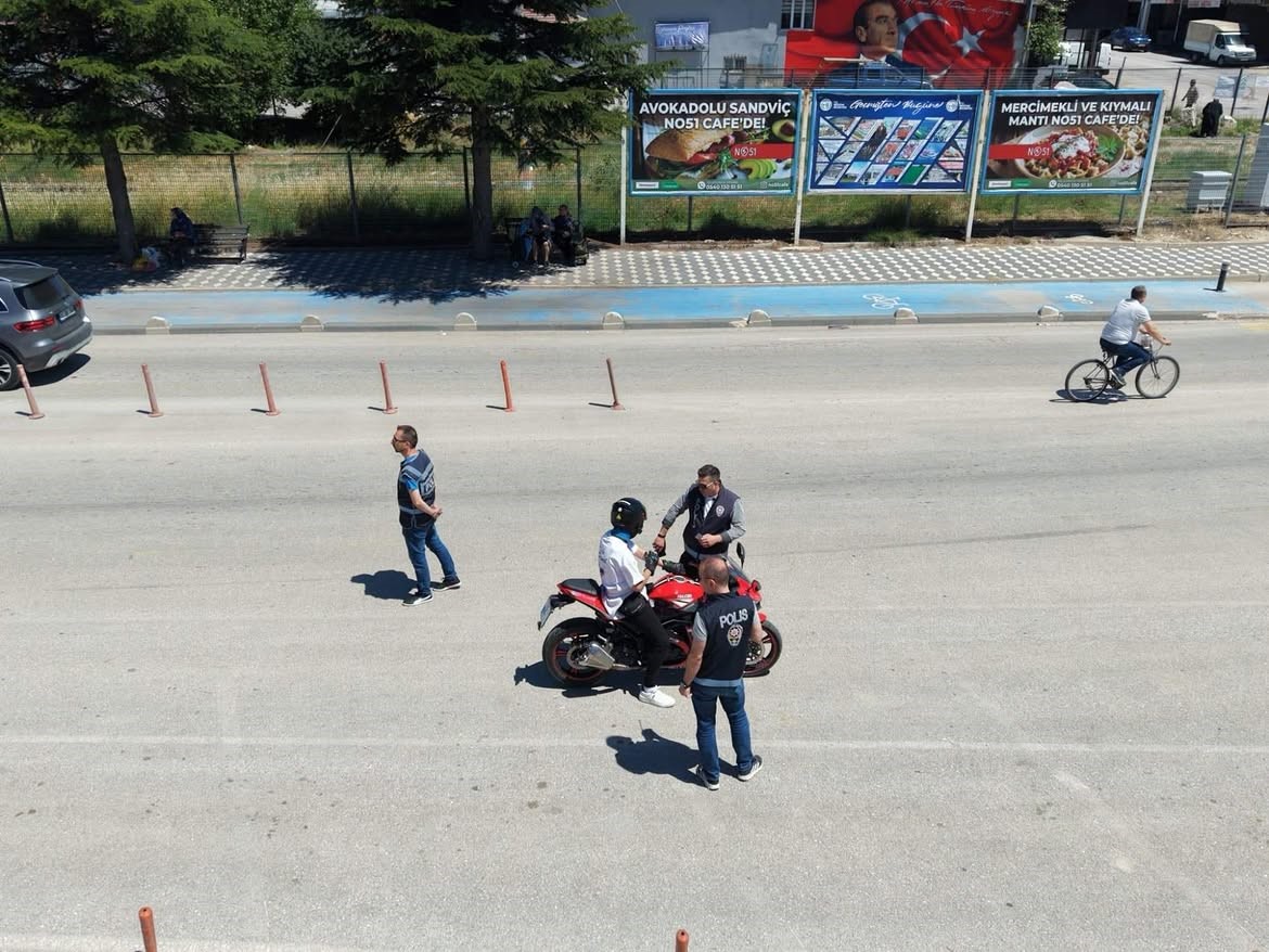 Bilecik’te 2 bin 75 motosiklet sürücüsü kontrolden geçti