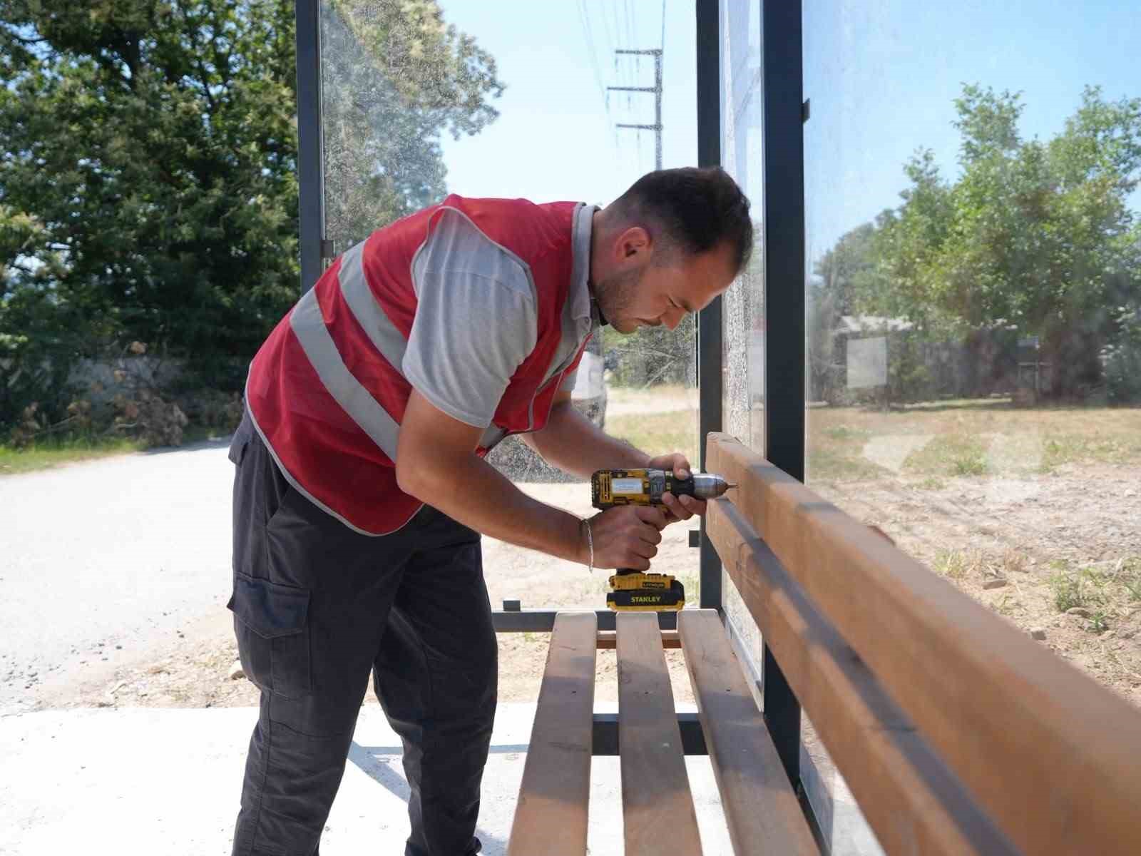 Durak ve sokak tabelası talepleri yerine getirildi