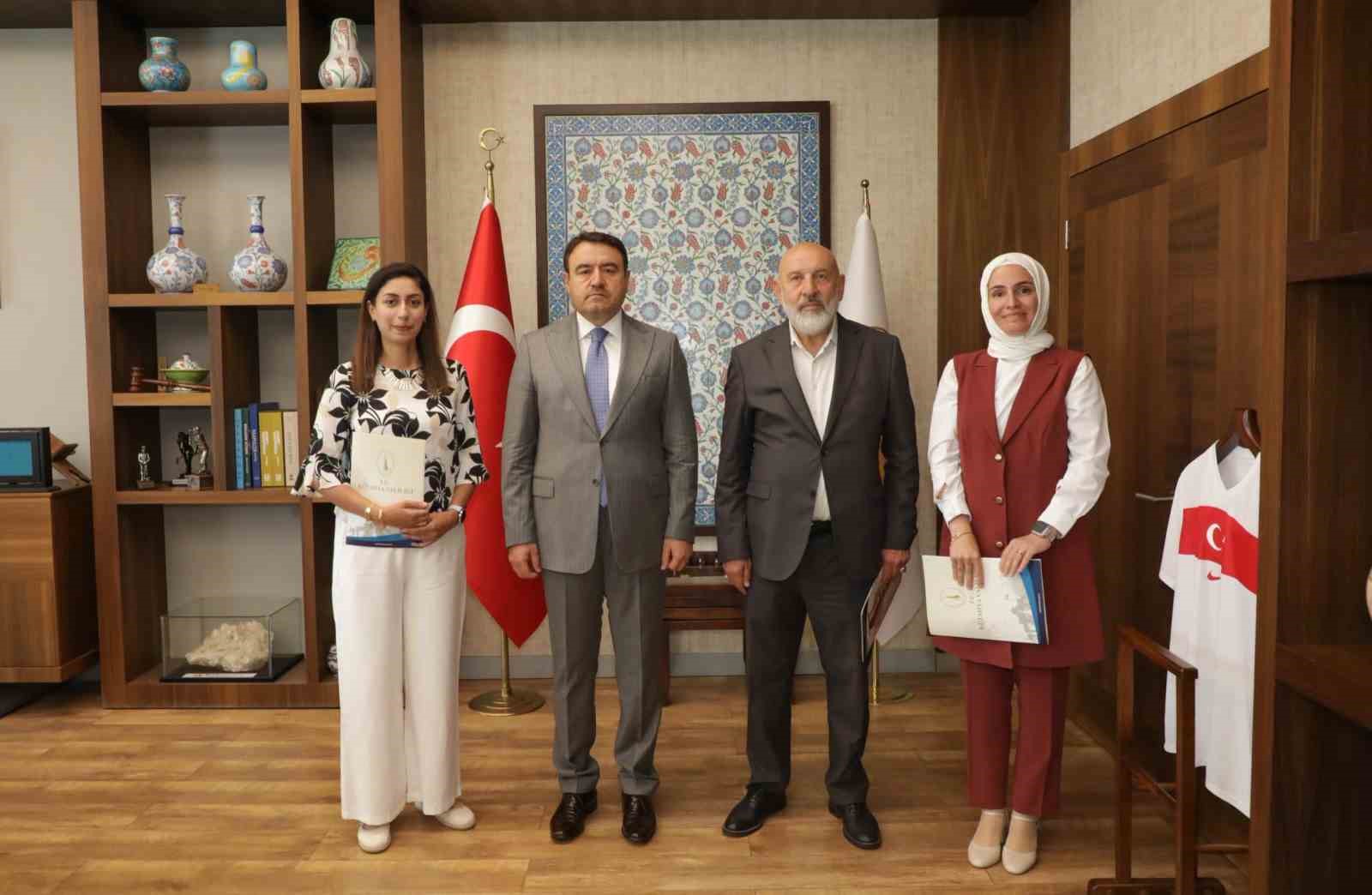 Vali Musa Işın’dan Ulu Camii’nin dijital rehber sistemini hazırlayan eğitimcilere tebrik