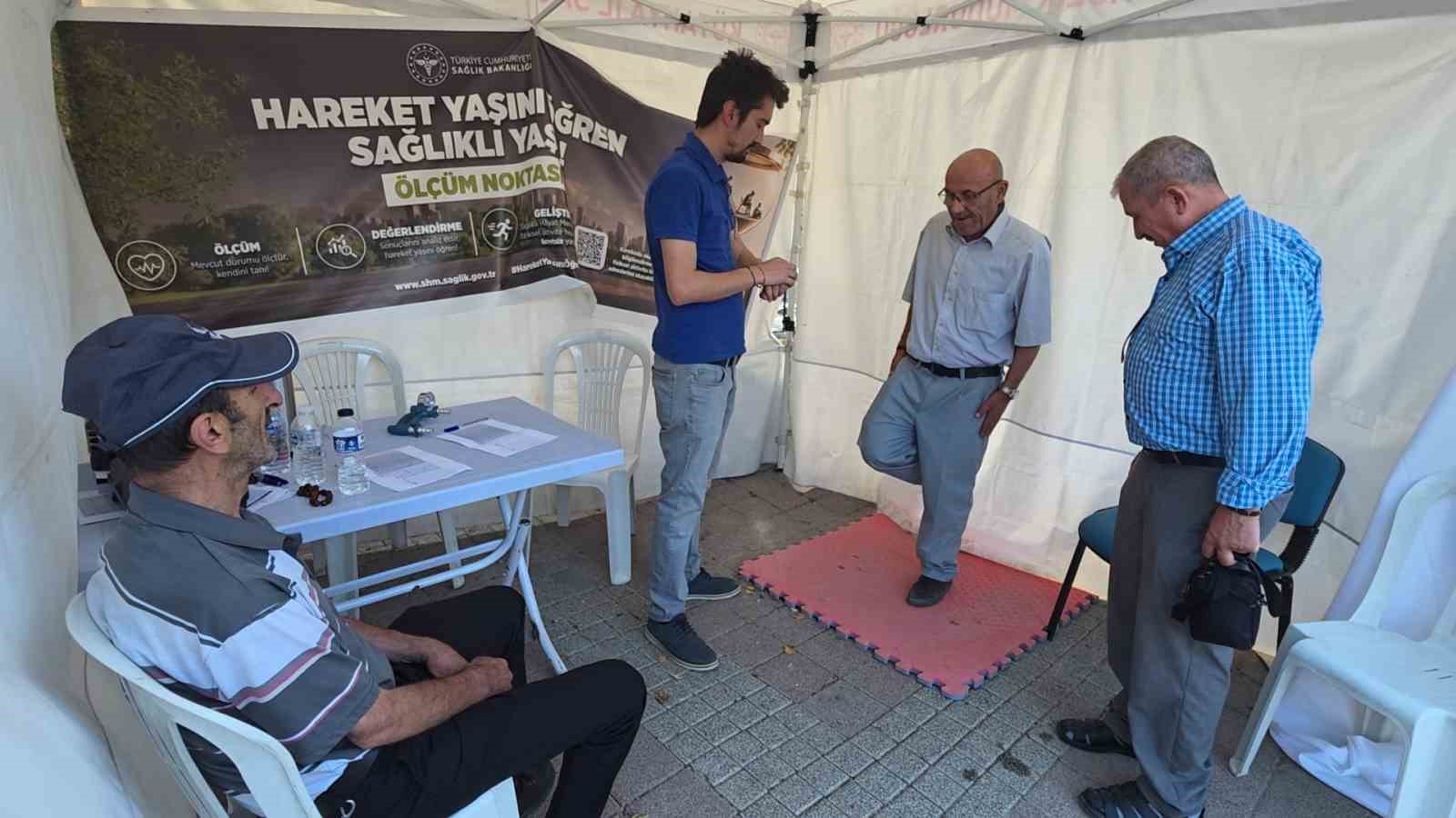 Kütahya’da "Hareket yaşını öğren, sağlıklı yaşa" kampanyası için oluşturulan ölçüm noktası ilgi görüyor