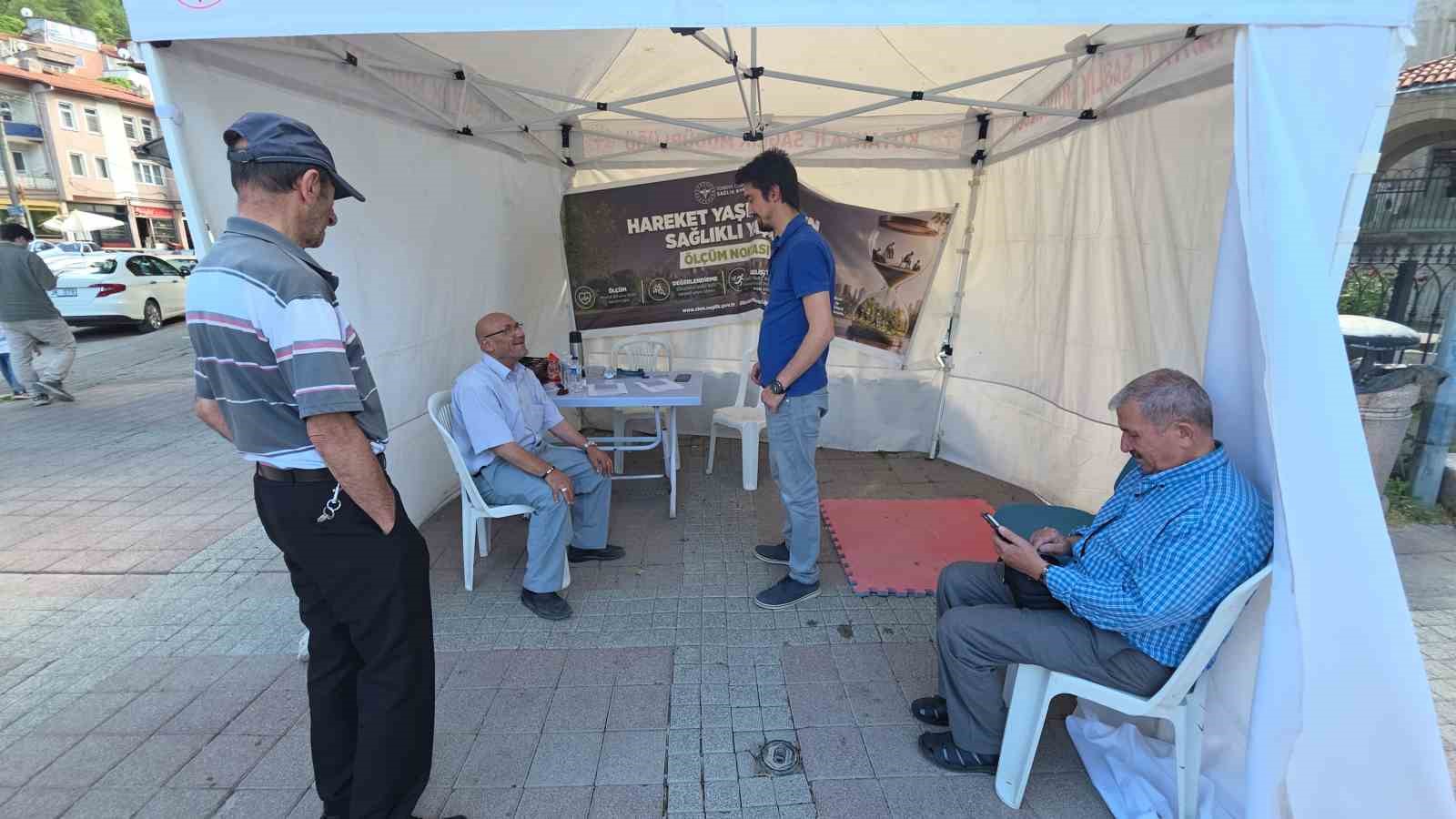 Kütahya’da "Hareket yaşını öğren, sağlıklı yaşa" kampanyası için oluşturulan ölçüm noktası ilgi görüyor