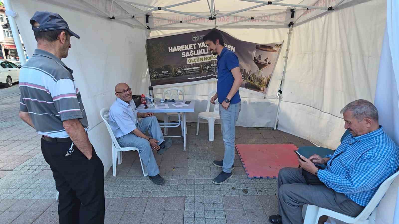 Kütahya’da "Hareket yaşını öğren, sağlıklı yaşa" kampanyası için oluşturulan ölçüm noktası ilgi görüyor