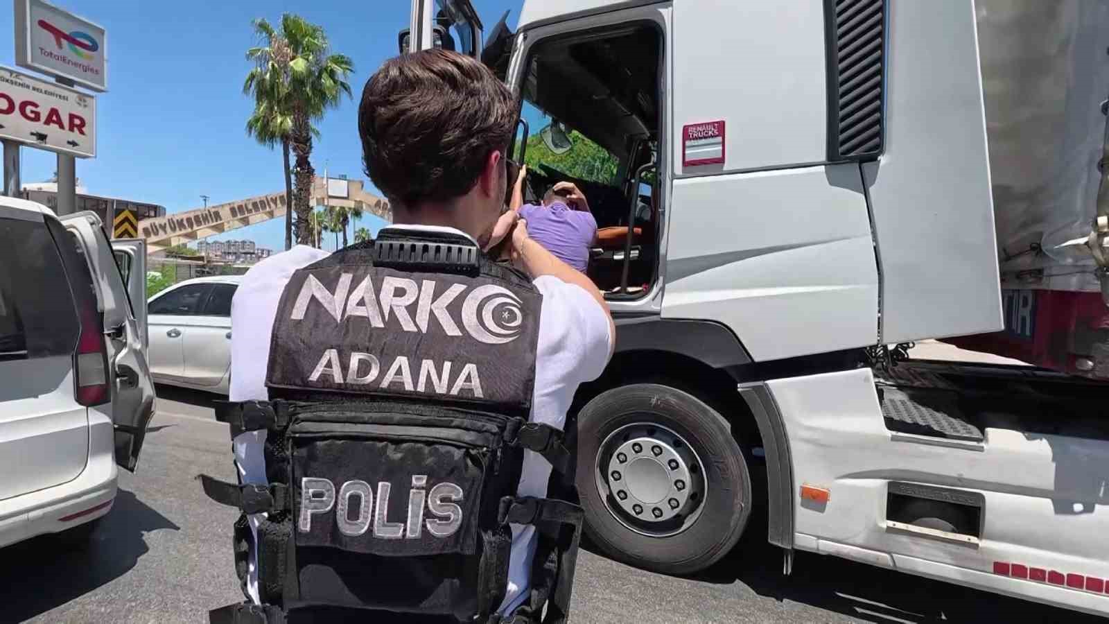 Adana’da tırda 1 milyon 800 bin uyuşturucu hap ele geçirildi