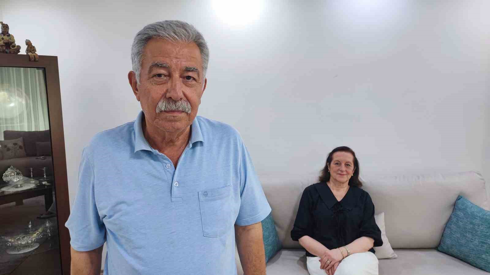45 yıllık öğretmeni eşinin emeklilik sürprizi gözyaşlarına boğdu