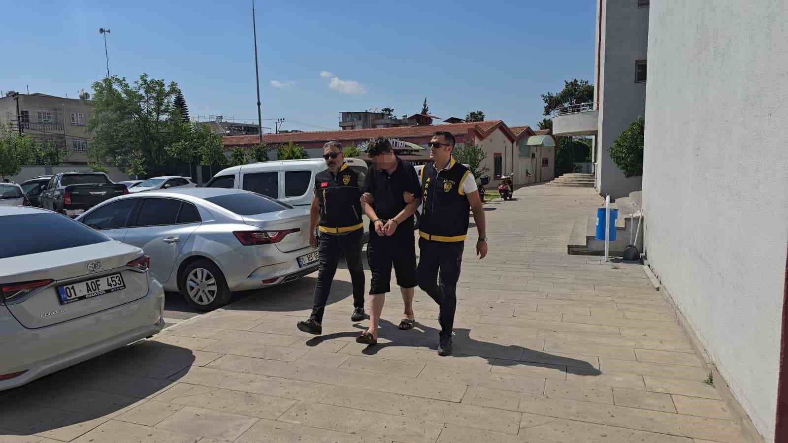 Kolundaki dövme 33 yıllık firari dolandırıcıyı yakalattı