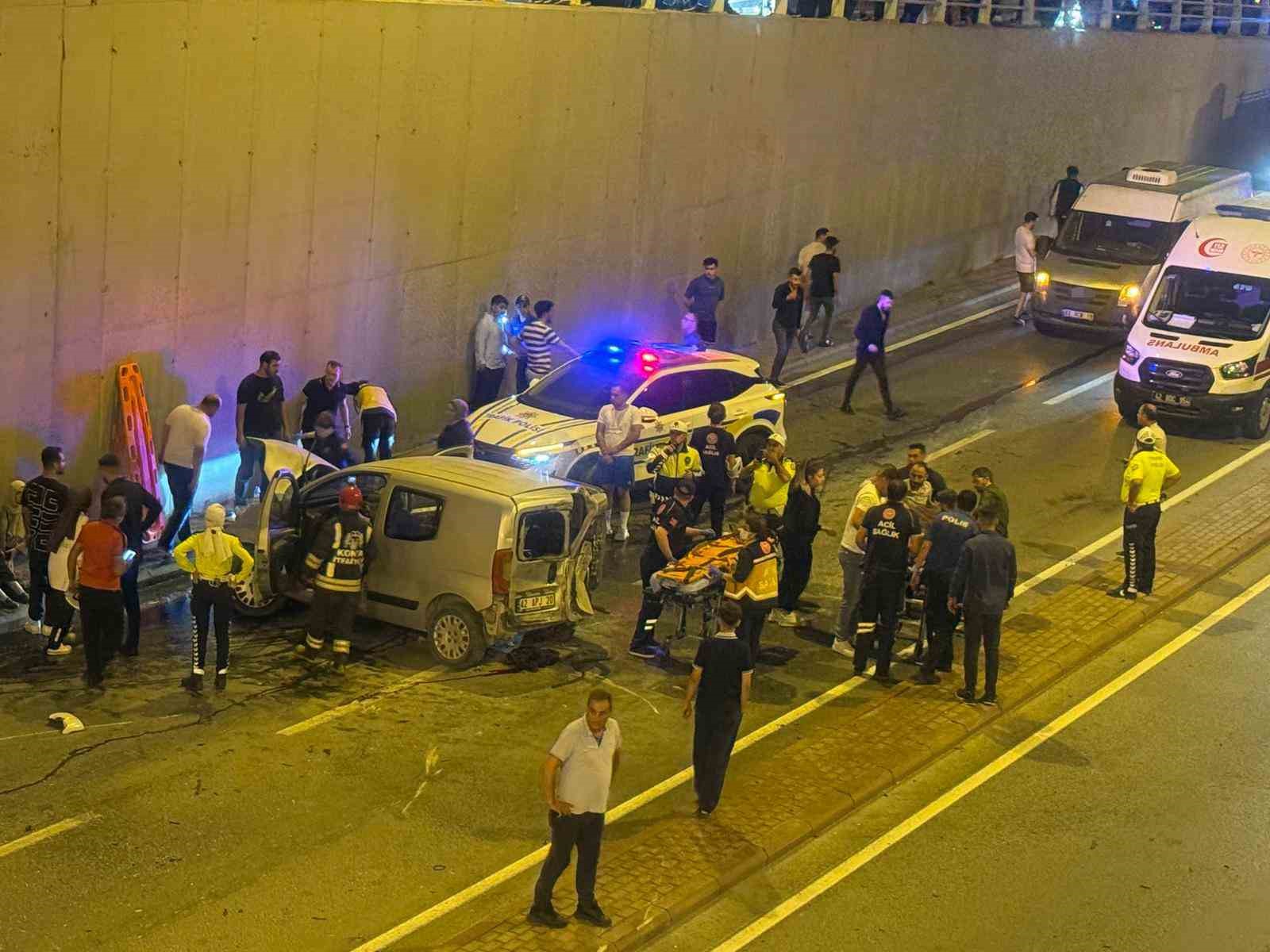 Hafif ticari araçla otomobilin karıştığı kazada: 1’i ağır 7 kişi yaralandı