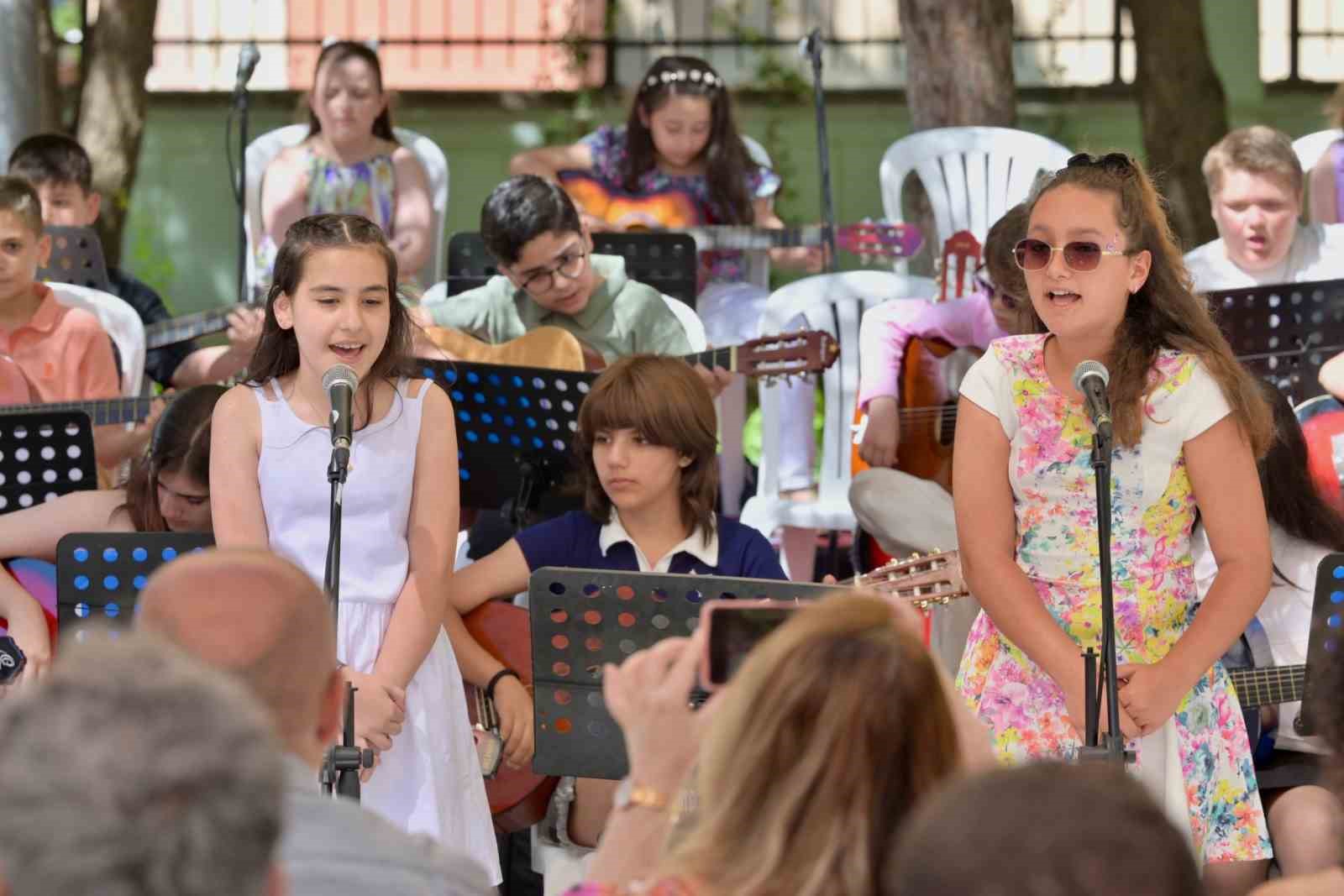 Esenyurt’ta belediye kursları meyvesini Verdi: kursiyerlerden unutulmaz konser