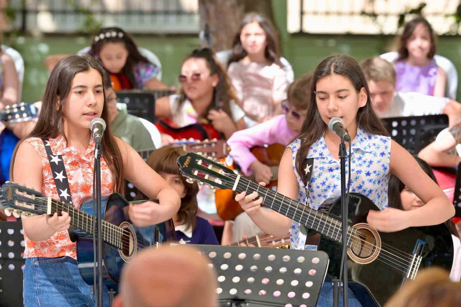 Esenyurt’ta belediye kursları meyvesini Verdi: kursiyerlerden unutulmaz konser