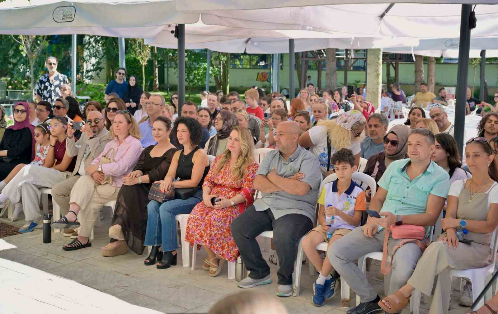 Esenyurt’ta belediye kursları meyvesini Verdi: kursiyerlerden unutulmaz konser