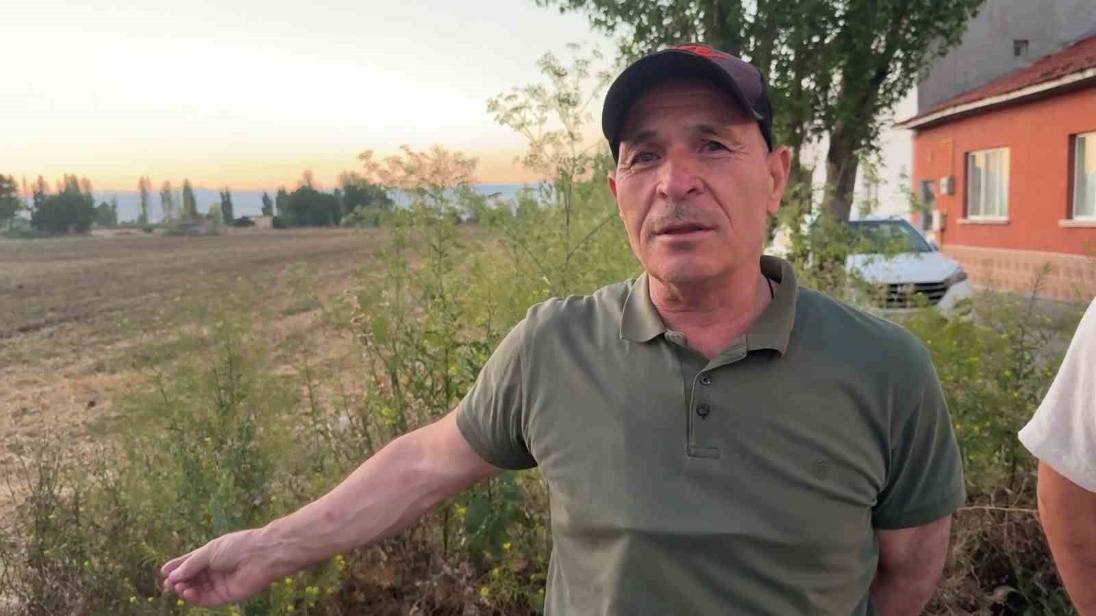 Açıkta bırakılan hayvan gübresi mahalleliyi canından bezdirdi