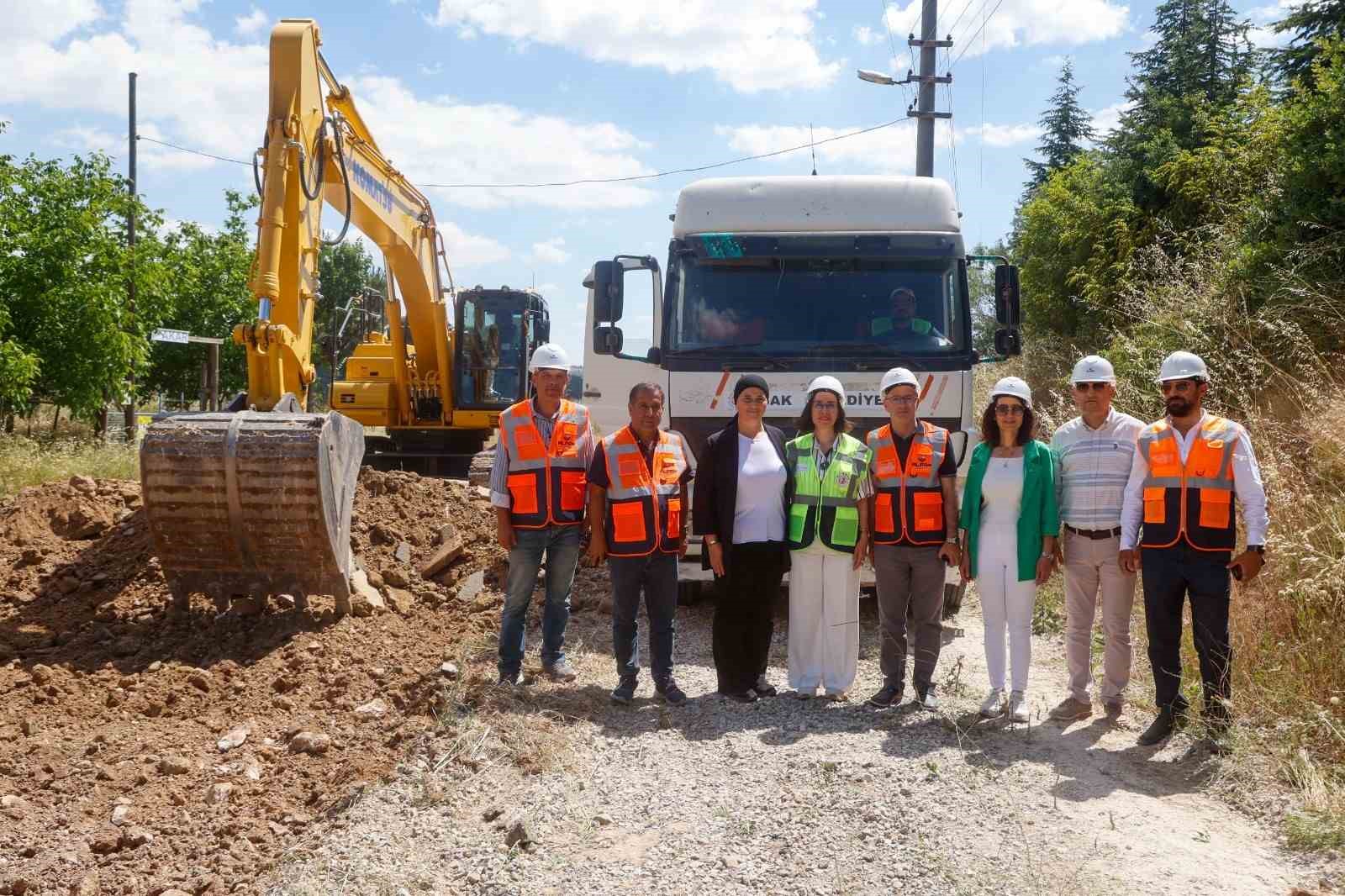 Uşak Belediyesi üst yapı çalışmalarına aralıksız devam ediyor