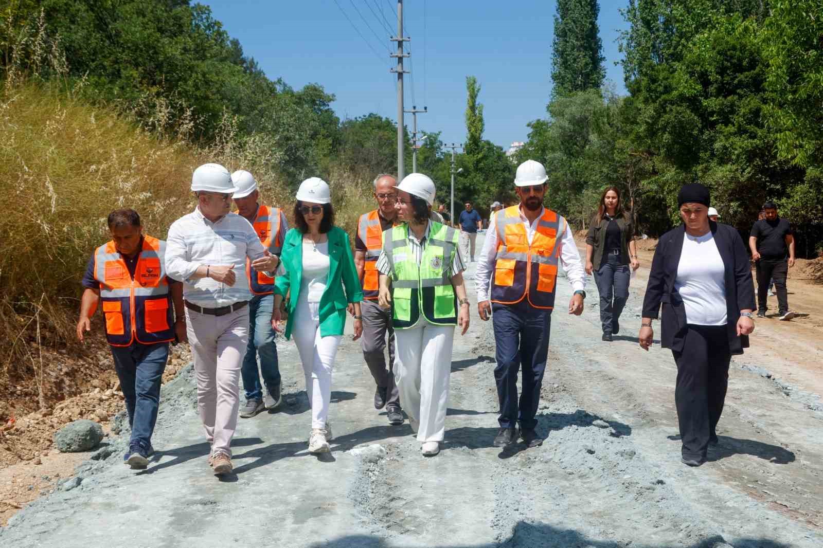 Uşak Belediyesi üst yapı çalışmalarına aralıksız devam ediyor