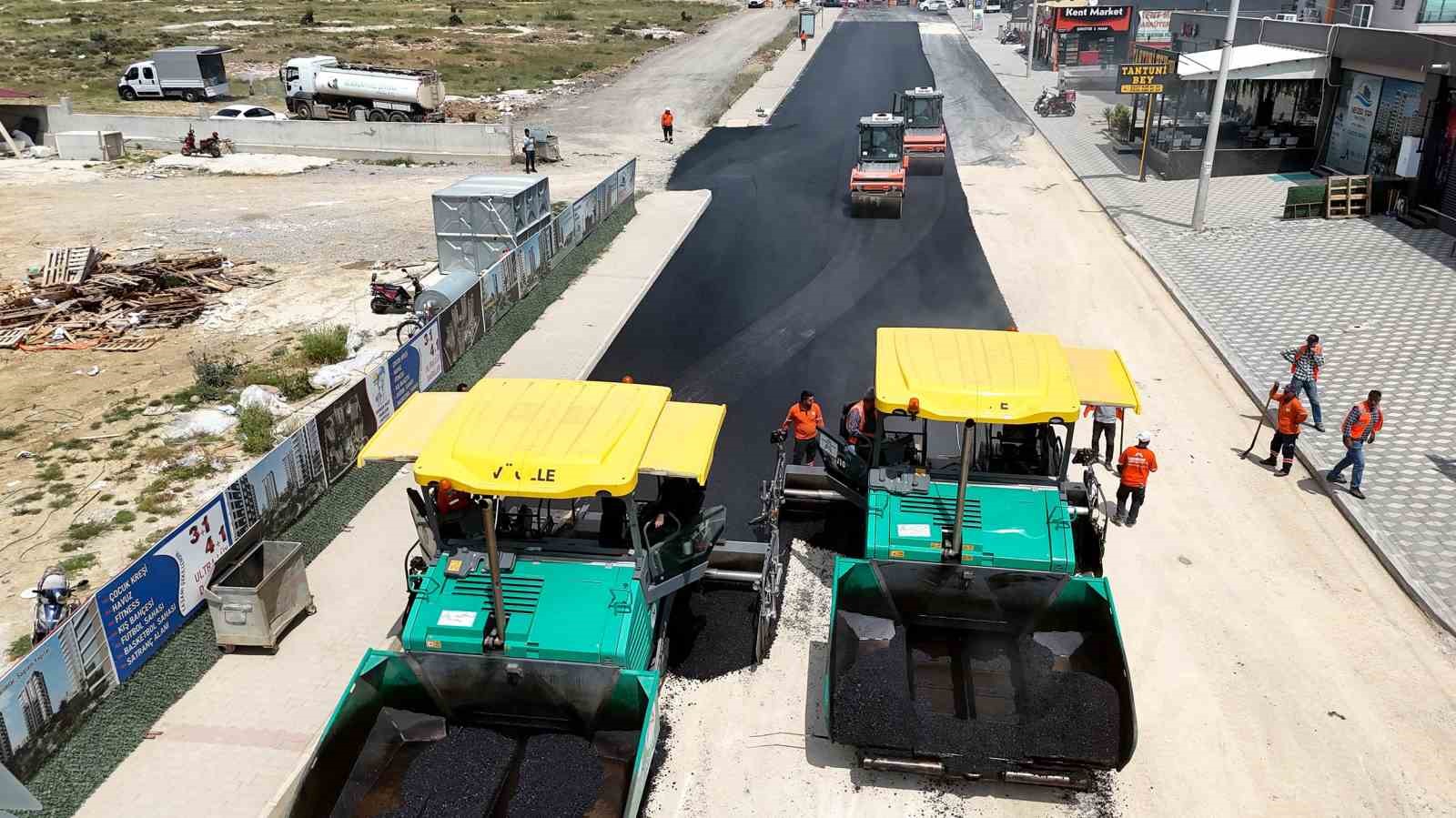Mersin’de bozulan yollar sıcak asfaltla yenilendi