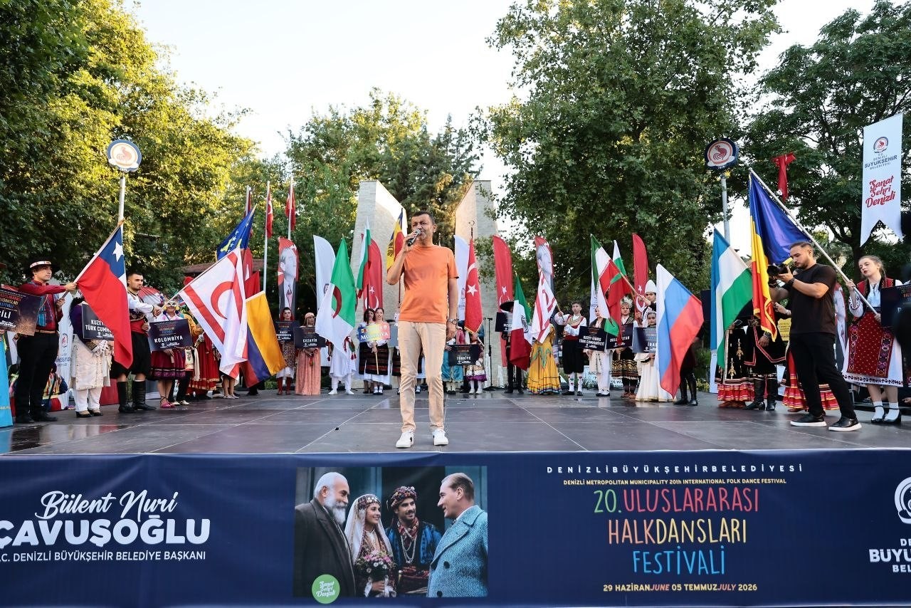 20. Uluslararası Halk Dansları Festivali kortejle başladı